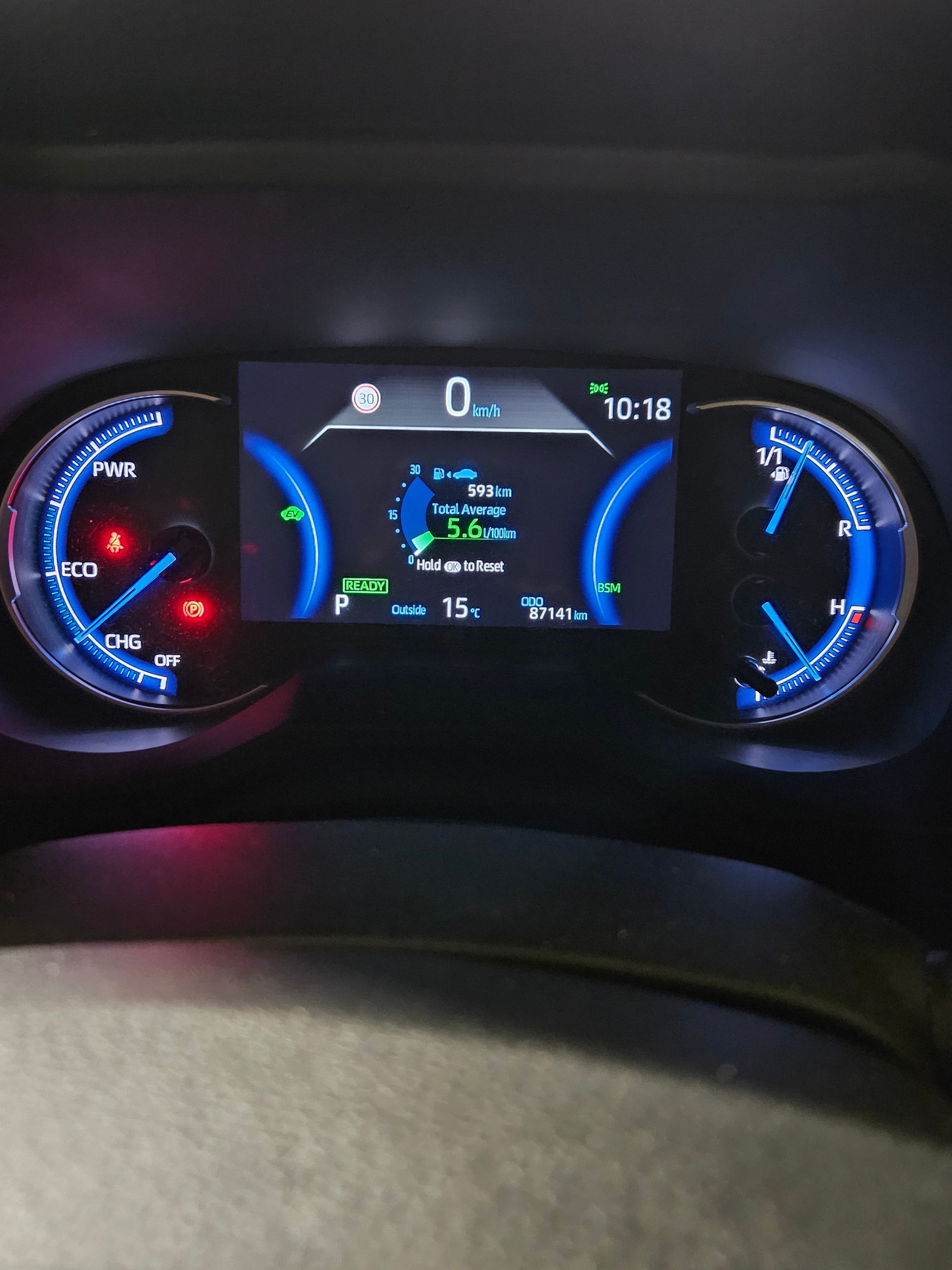 TOYOTA 2.5 HEV Black Edition-image-4