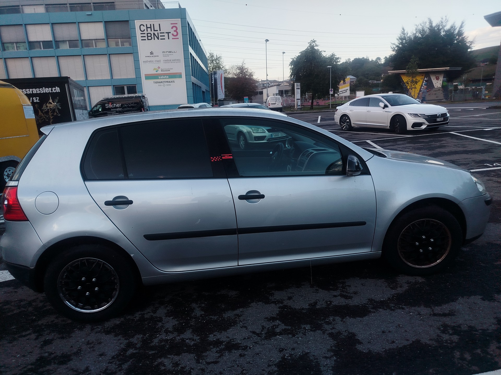 VW Golf 1.6 FSI Sportline-image-6