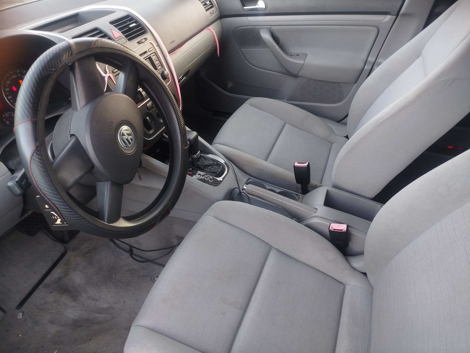VW Golf 1.6 FSI Sportline-image-9