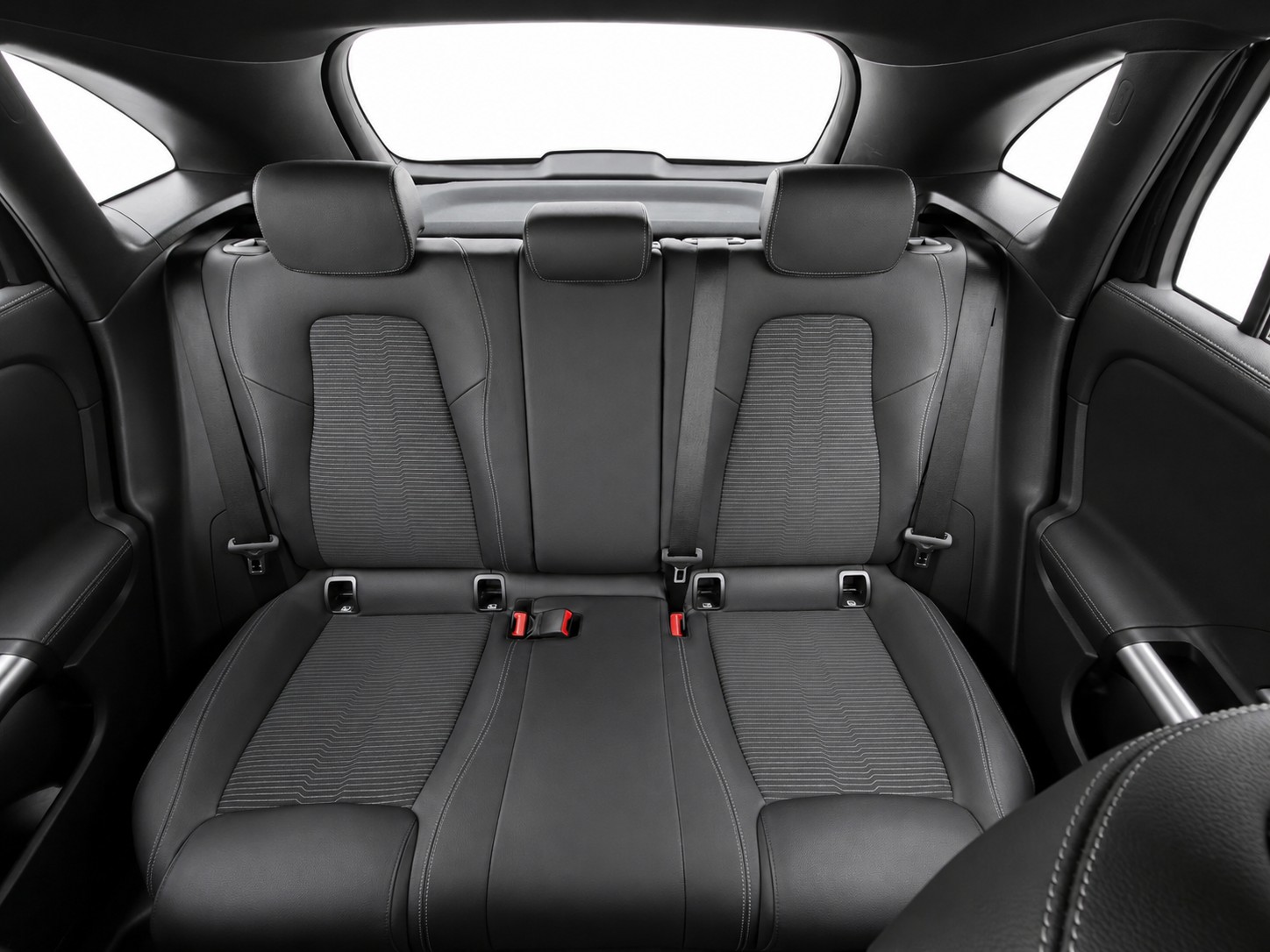 MERCEDES-BENZ GLA 180 d Progressive * CH FAHRZEUG *-image-18