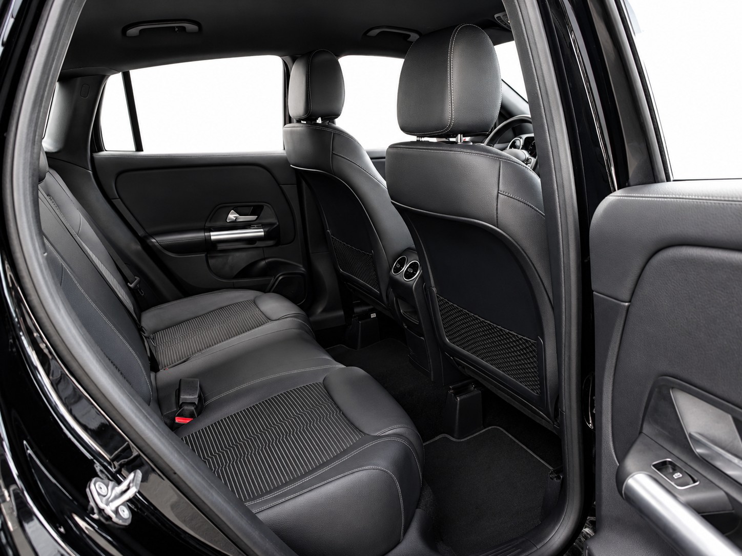 MERCEDES-BENZ GLA 180 d Progressive * CH FAHRZEUG *-image-15