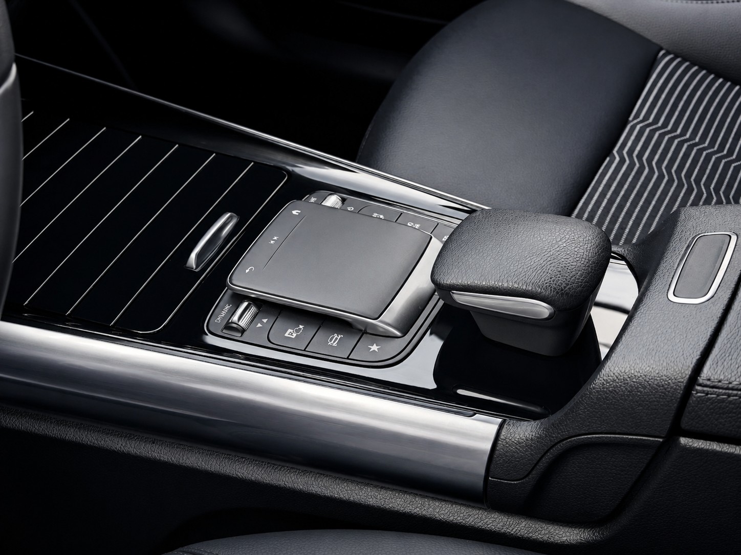 MERCEDES-BENZ GLA 180 d Progressive * CH FAHRZEUG *-image-17