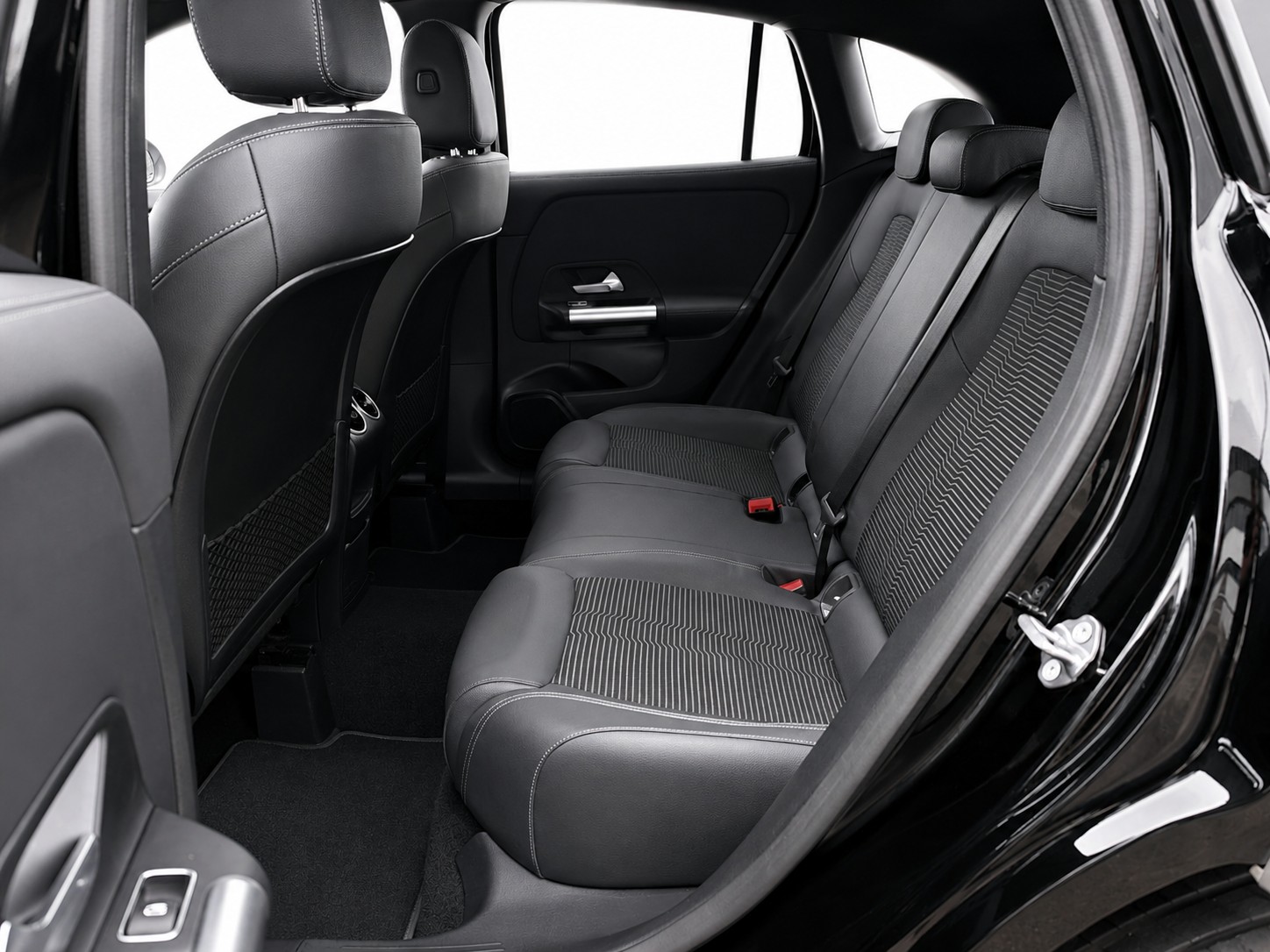 MERCEDES-BENZ GLA 180 d Progressive * CH FAHRZEUG *-image-8