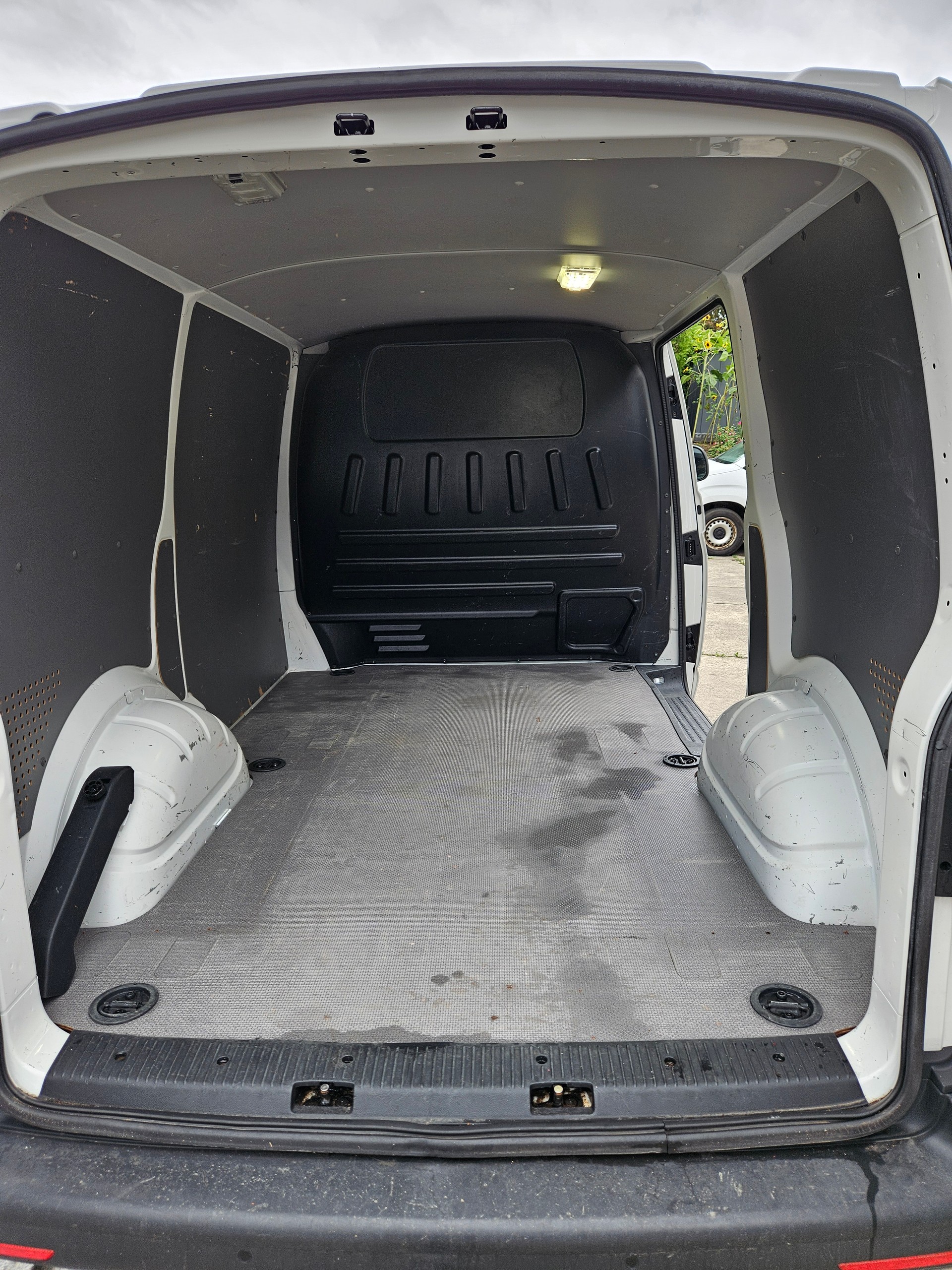 VW T6.1 2.0 TDI DSG-image-9