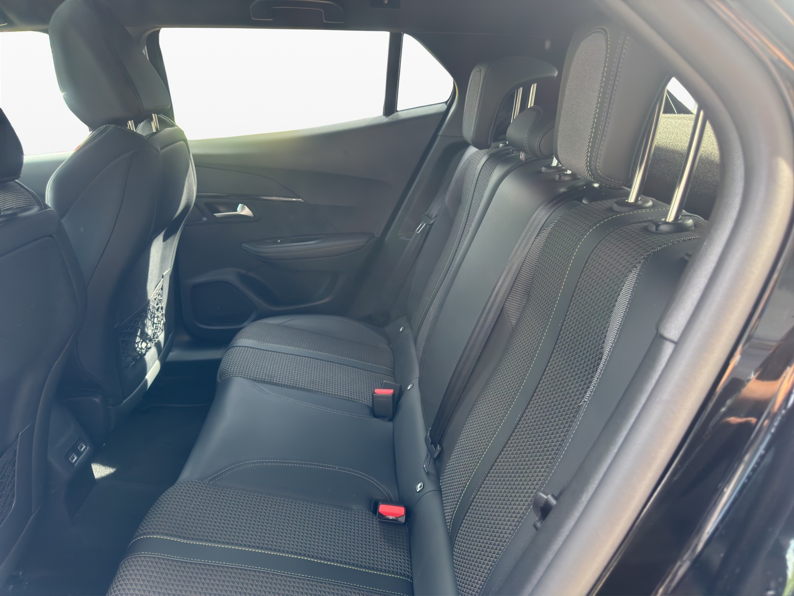 PEUGEOT 2008 1.2 PureTech GT EAT8-image-17