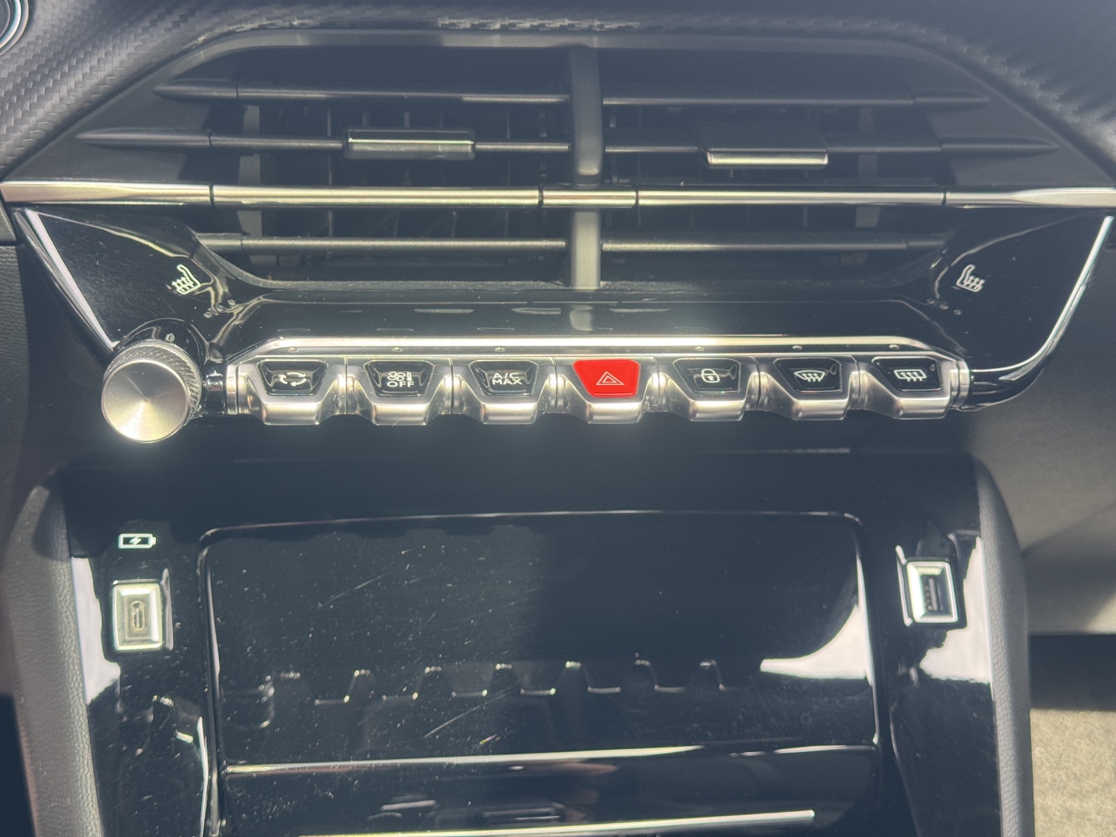 PEUGEOT 2008 1.2 PureTech GT EAT8-image-13