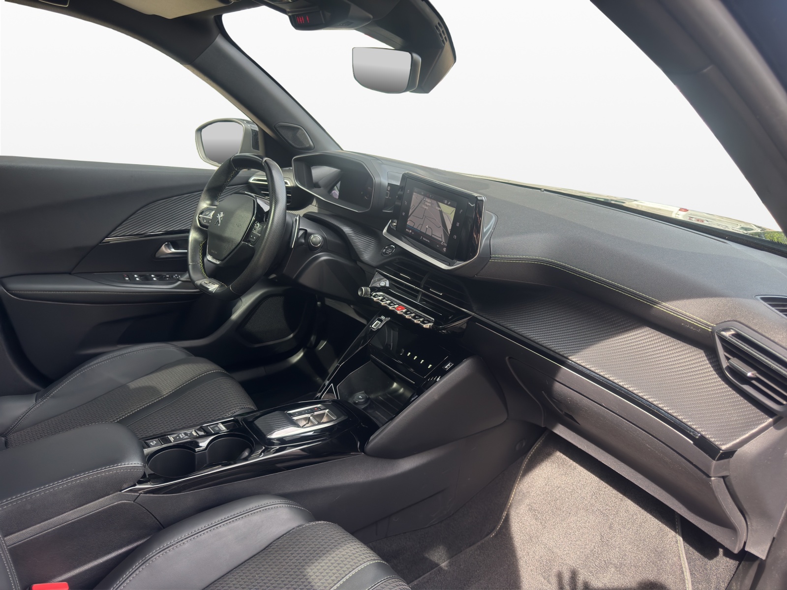 PEUGEOT 2008 1.2 PureTech GT EAT8-image-14
