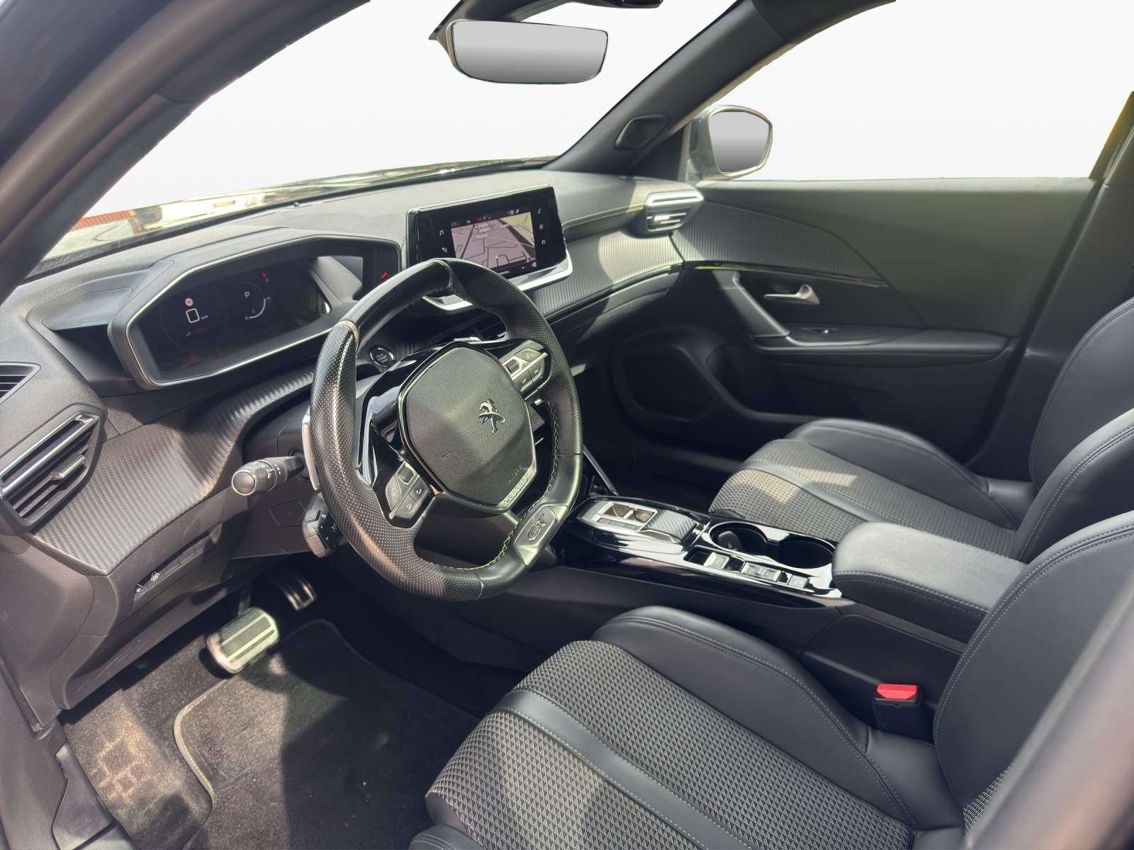 PEUGEOT 2008 1.2 PureTech GT EAT8-image-8
