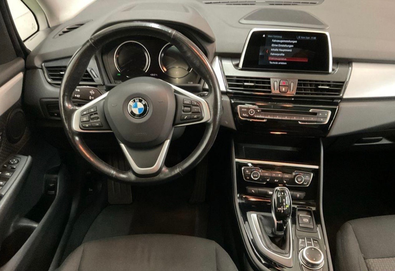 BMW 218d xDrive Gran Tourer Steptronic-image-3