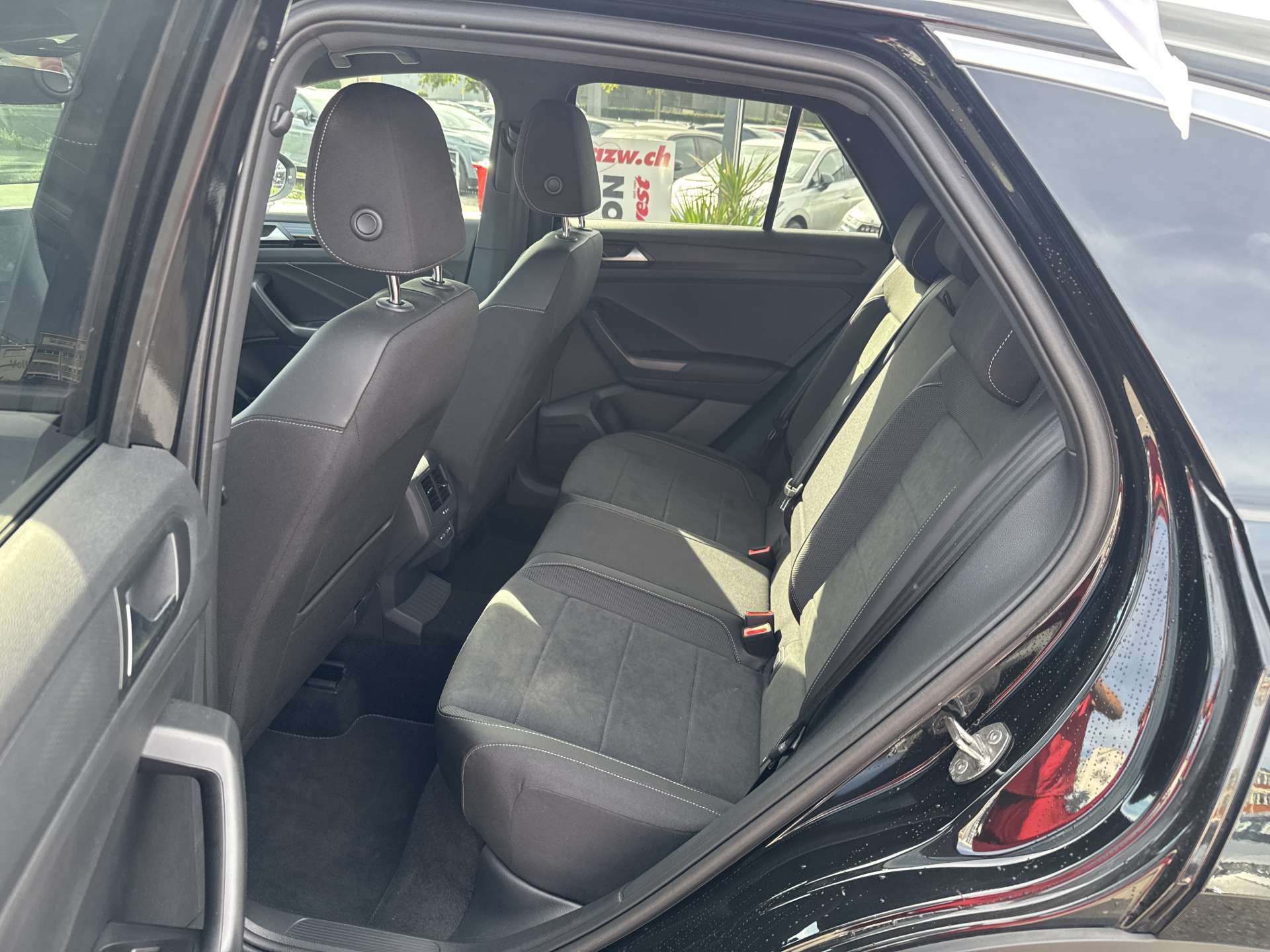 VW T-Roc 1.5 TSi EVO R-Line DSG-Automat-image-6