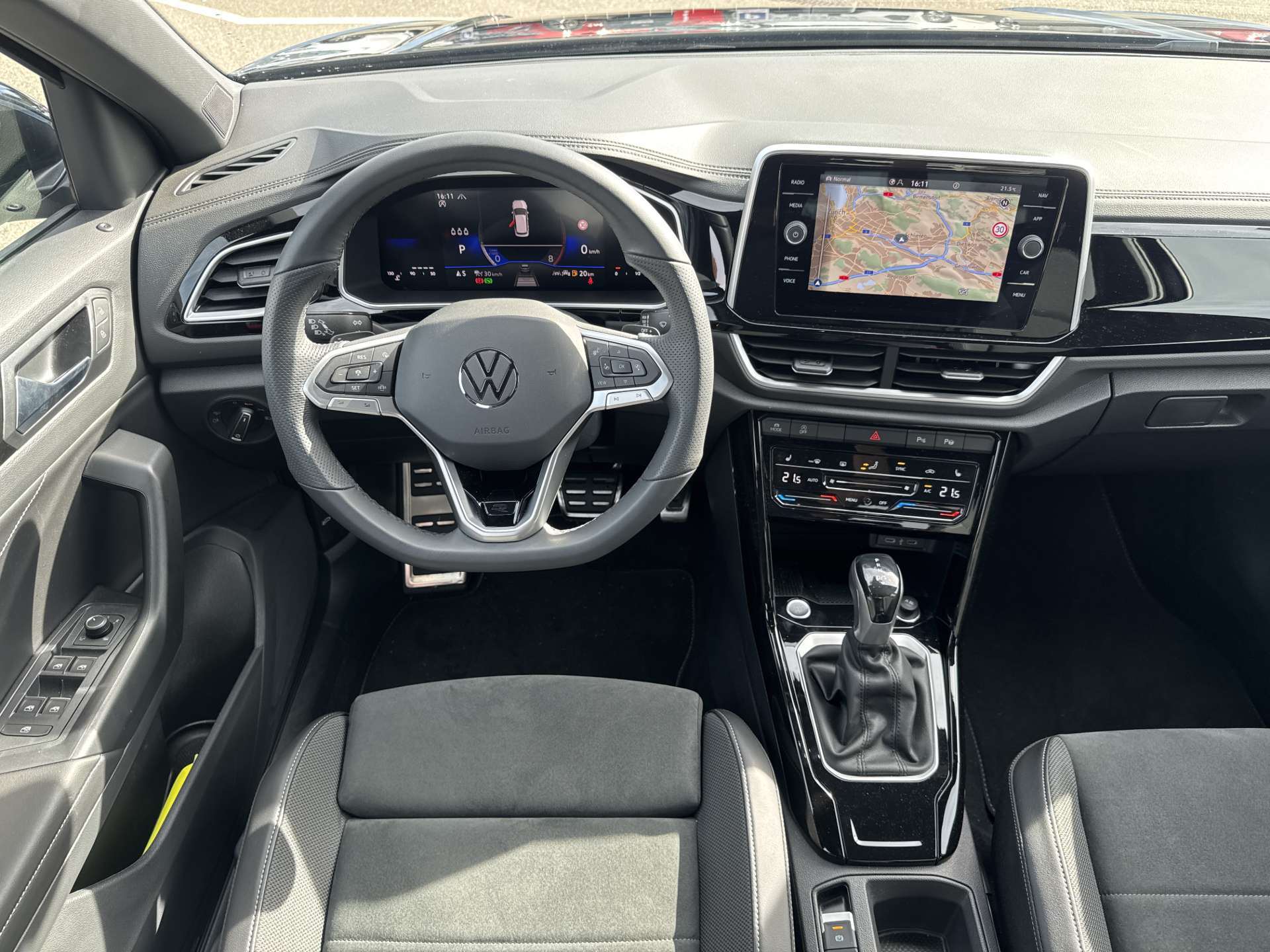 VW T-Roc 1.5 TSi EVO R-Line DSG-Automat-image-4