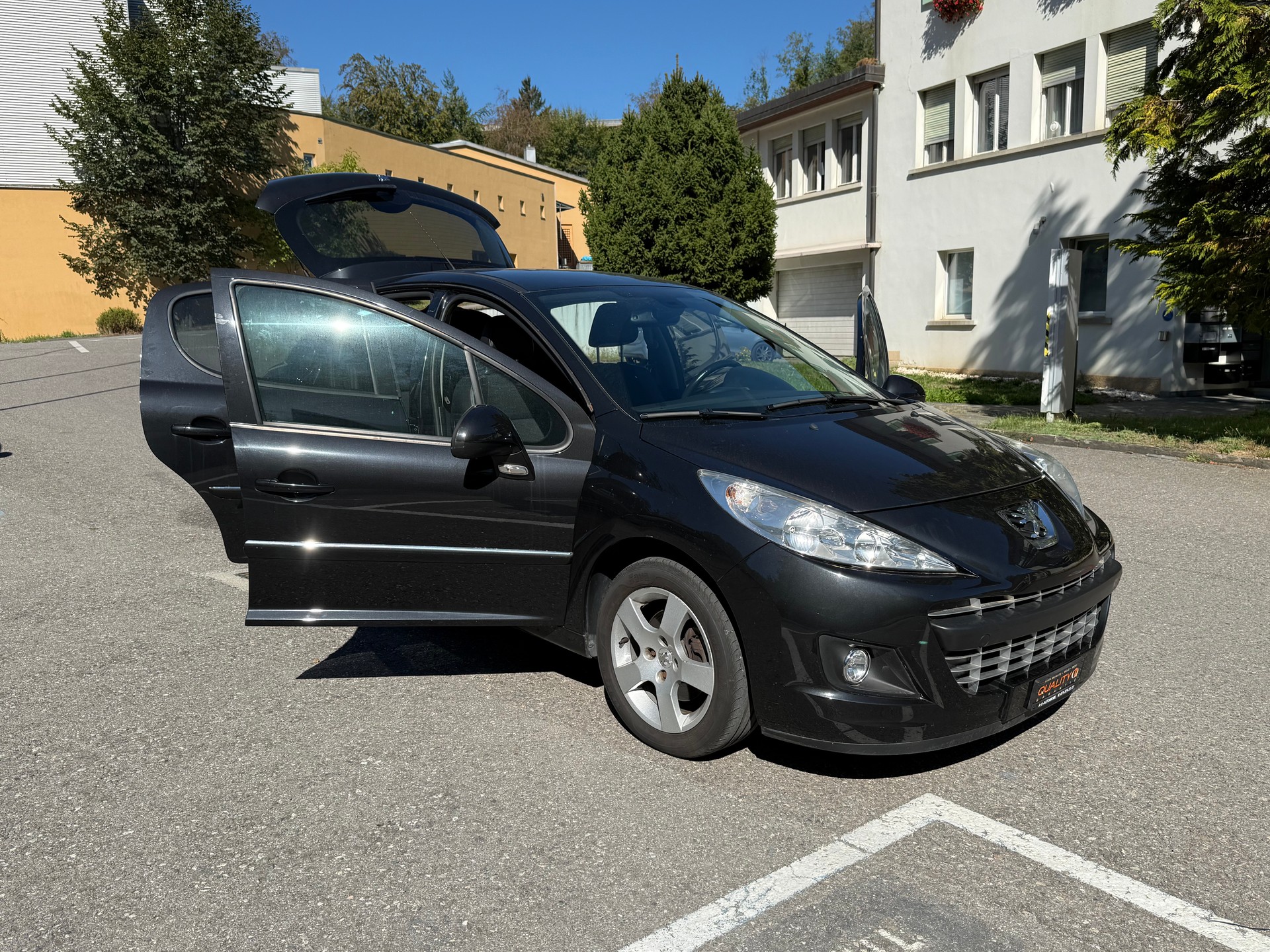 PEUGEOT 207 1.6 16V Swiss Edition-image-21