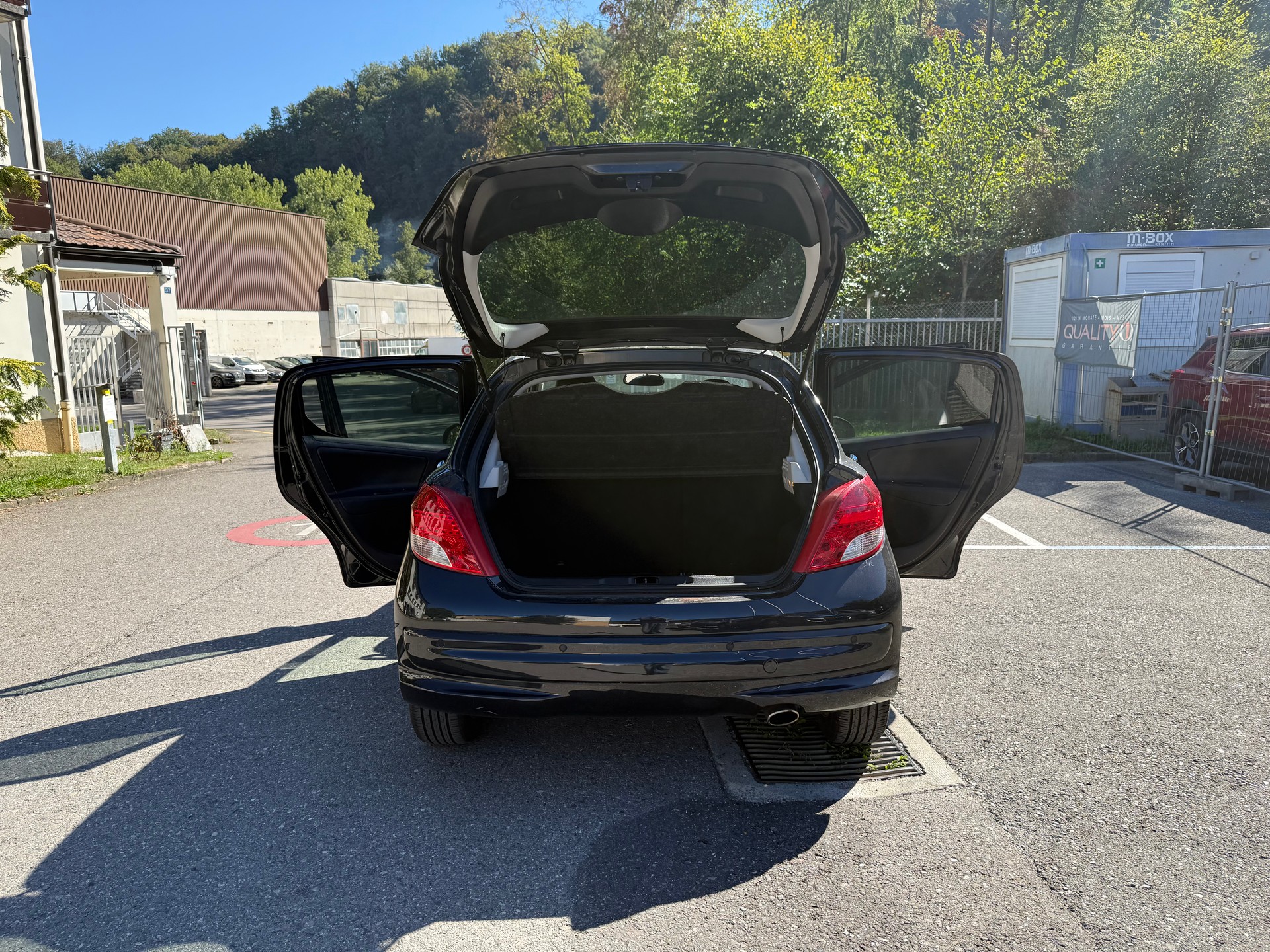 PEUGEOT 207 1.6 16V Swiss Edition-image-18
