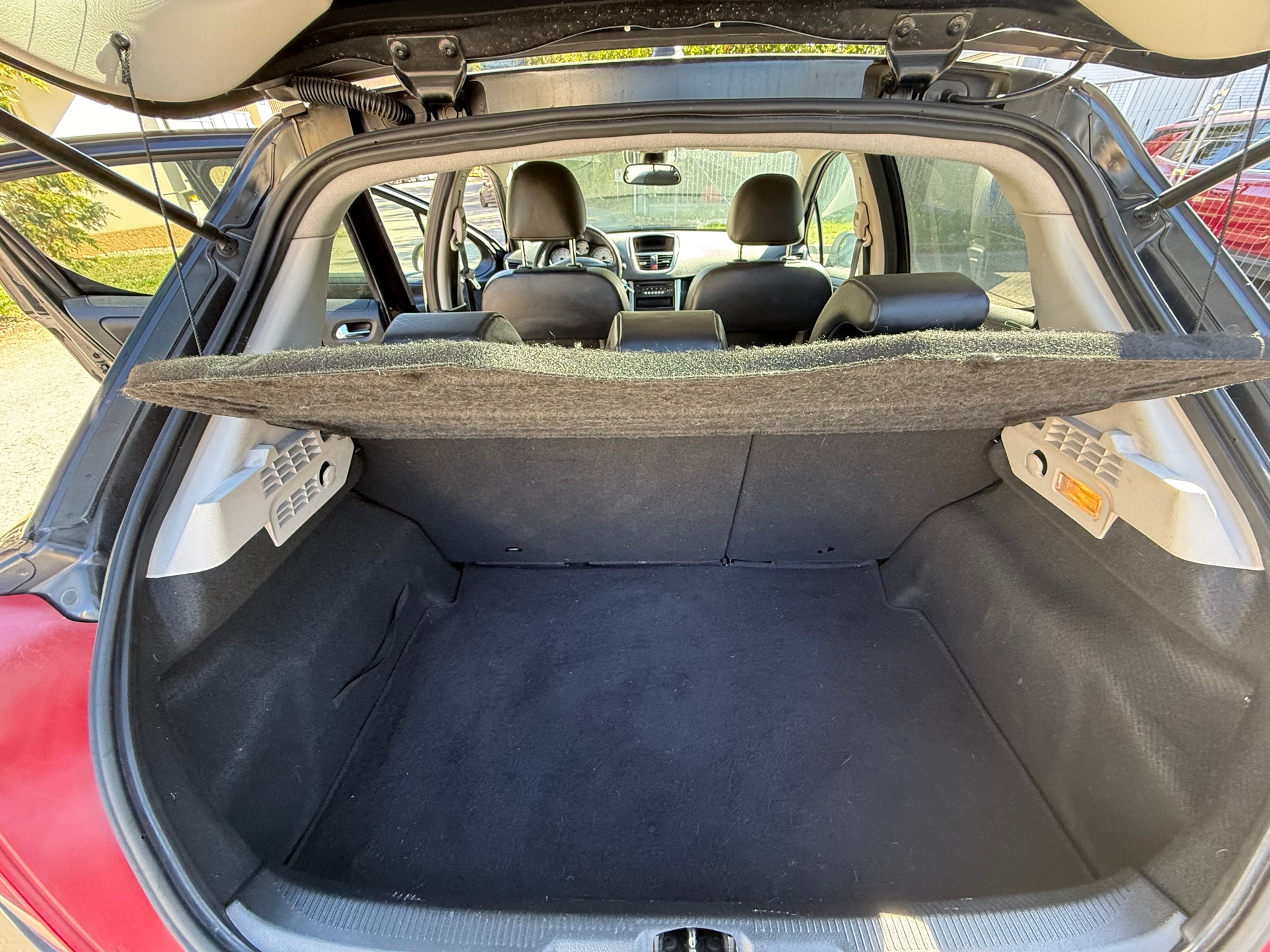 PEUGEOT 207 1.6 16V Swiss Edition-image-11