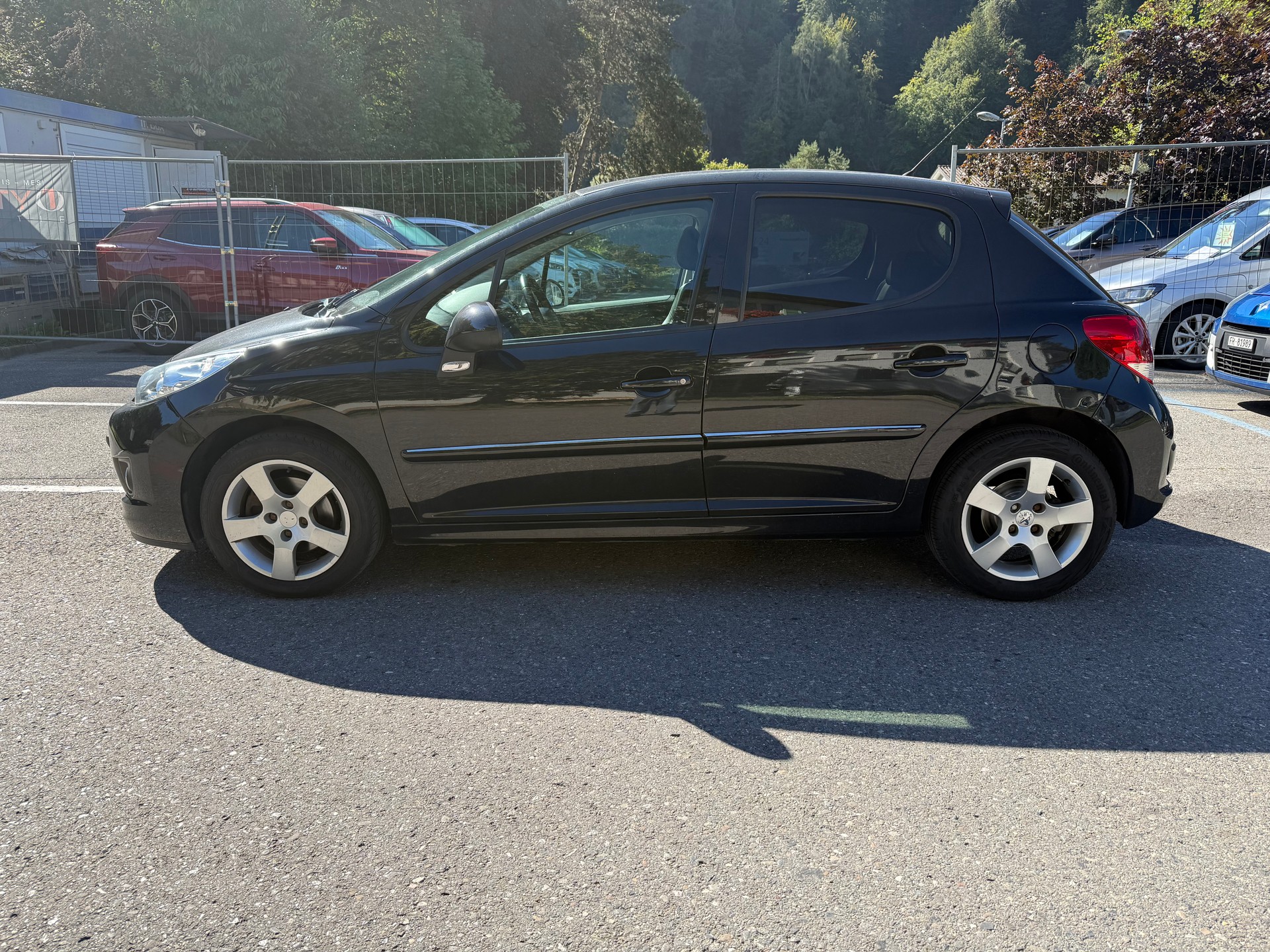 PEUGEOT 207 1.6 16V Swiss Edition-image-2