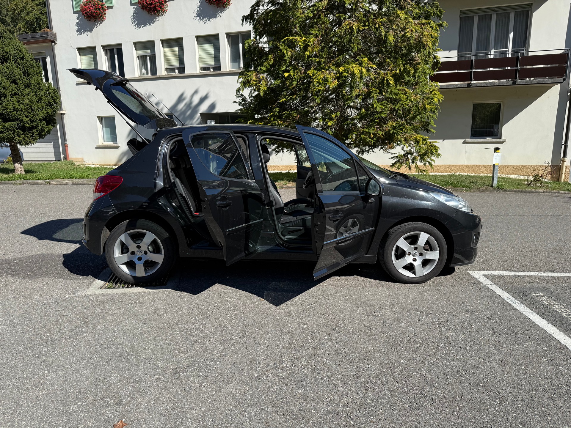 PEUGEOT 207 1.6 16V Swiss Edition-image-20