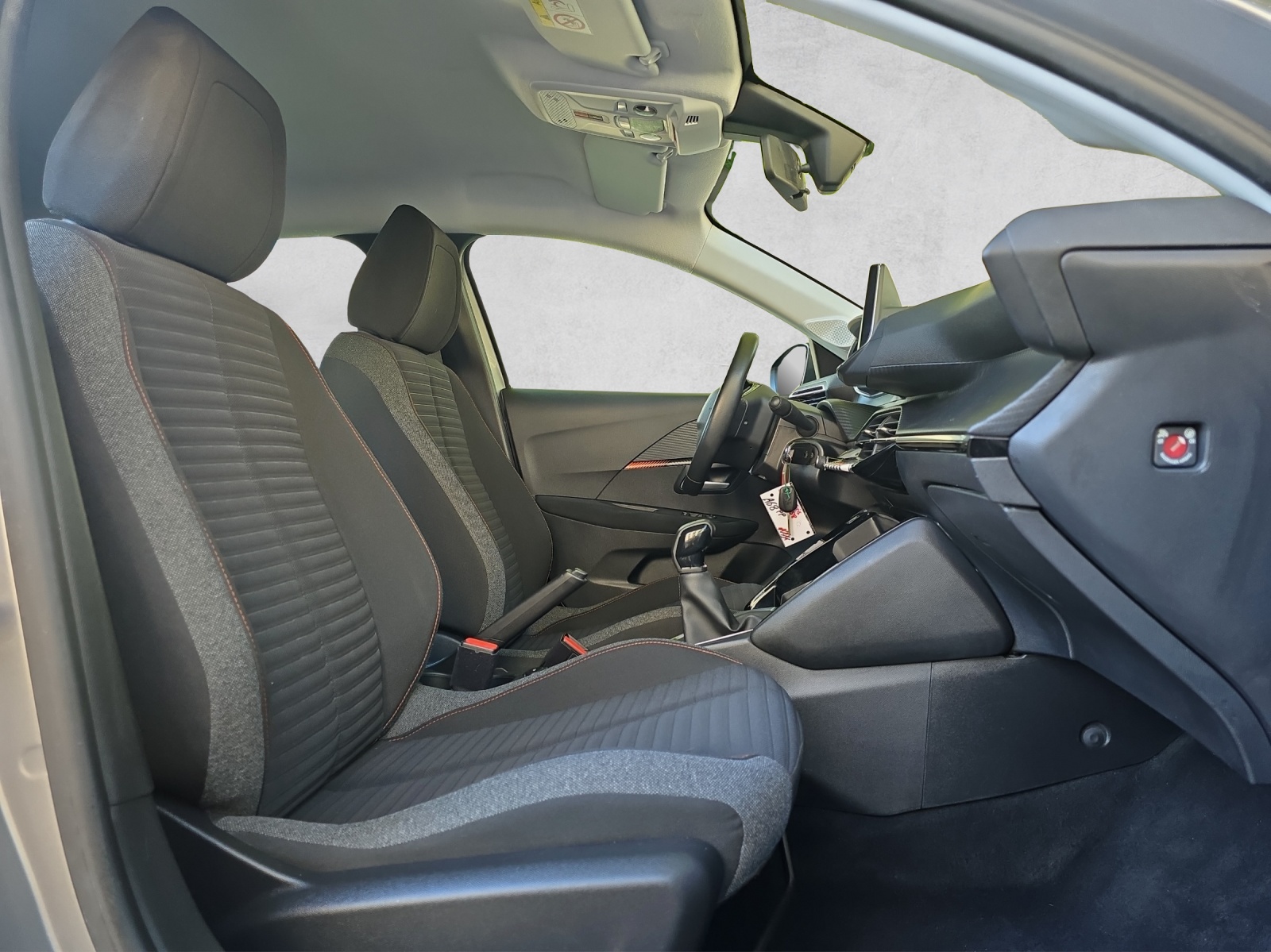 PEUGEOT 208 1.2 PureTech Active Business-image-11