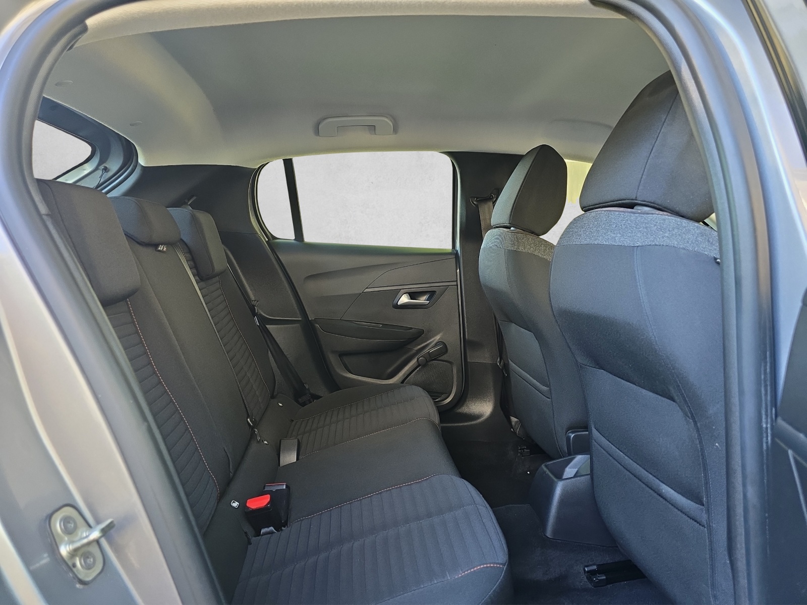 PEUGEOT 208 1.2 PureTech Active Business-image-10