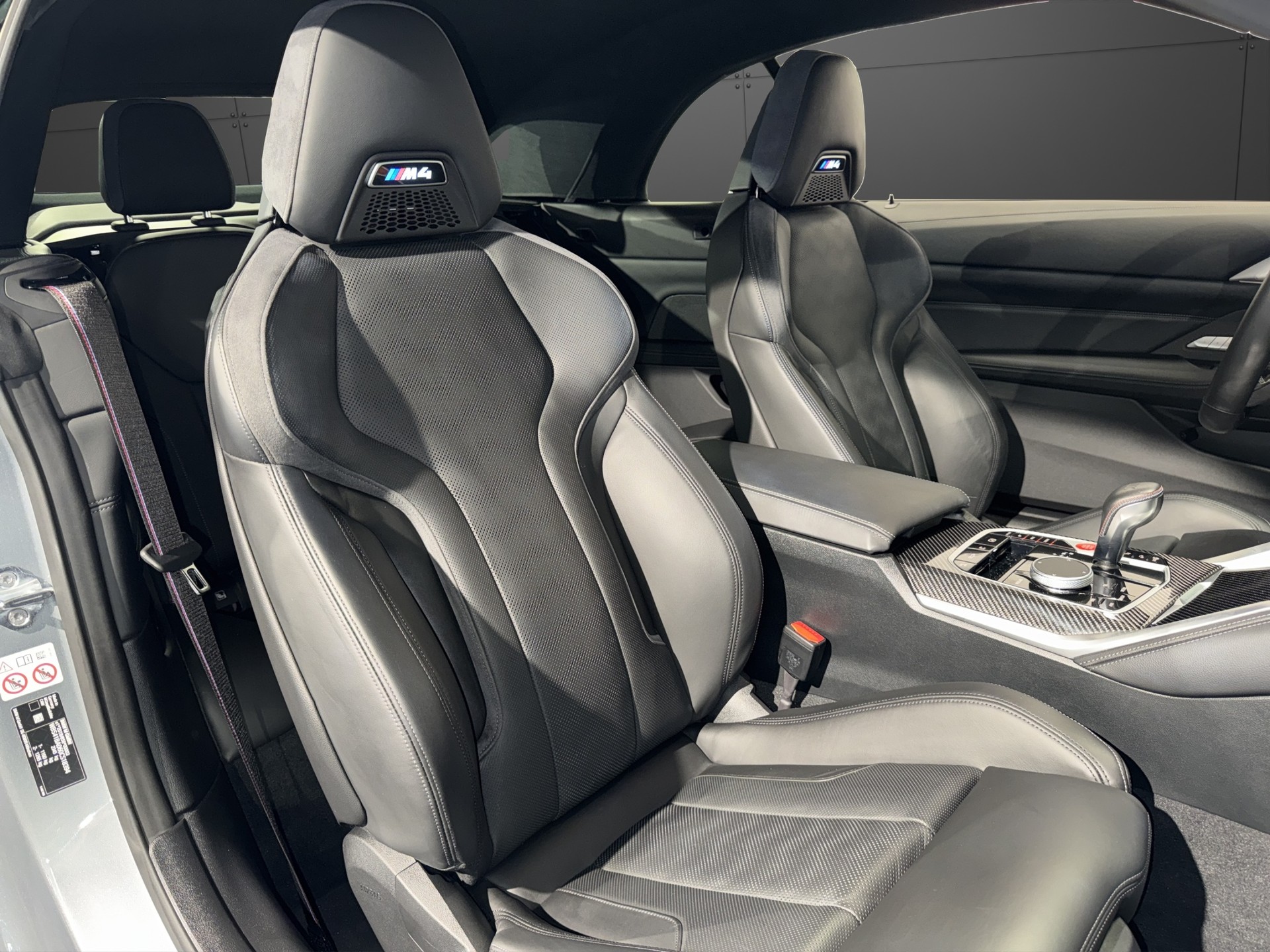 BMW M4 Competition xDrive Cabrio-image-17