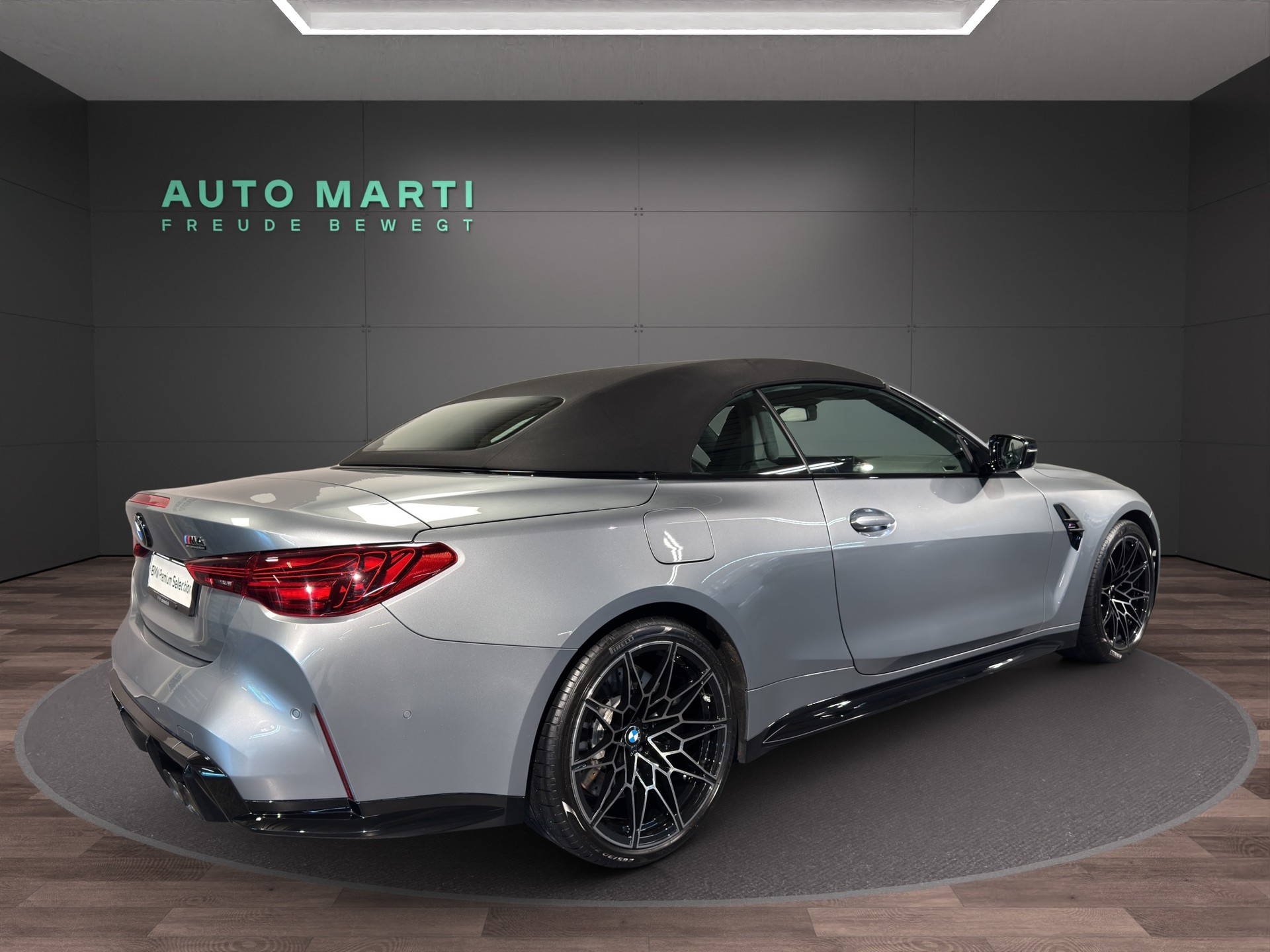 BMW M4 Competition xDrive Cabrio-image-3