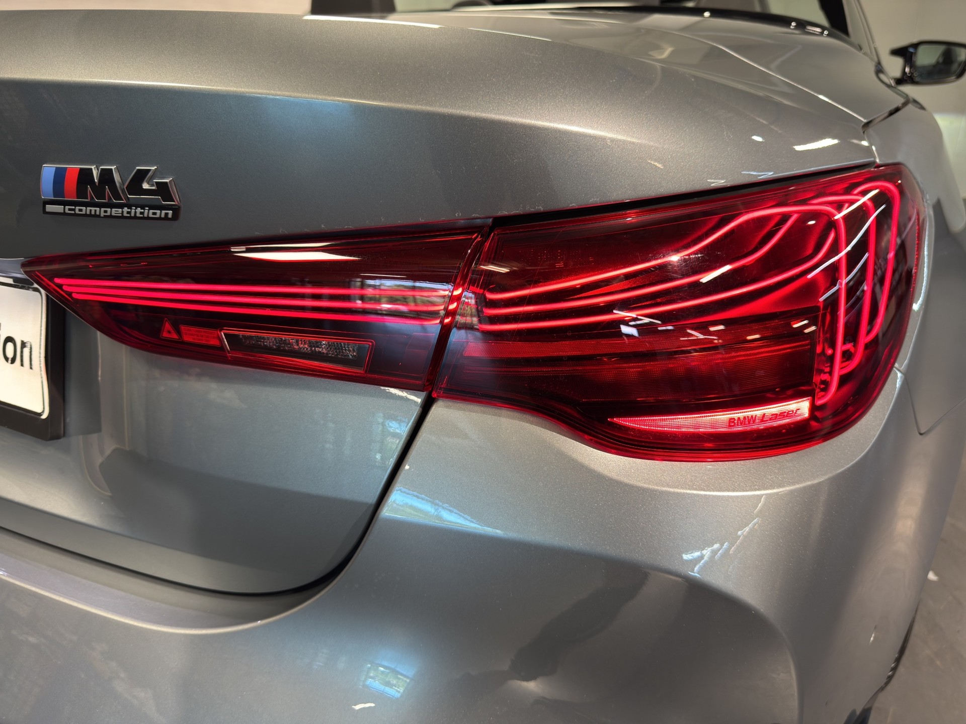 BMW M4 Competition xDrive Cabrio-image-5