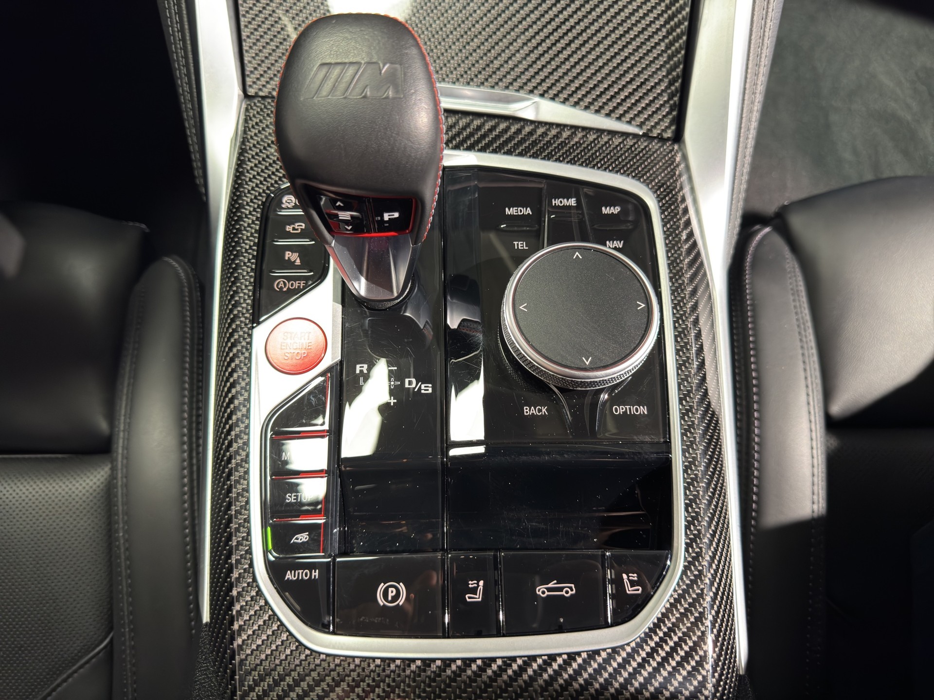 BMW M4 Competition xDrive Cabrio-image-10