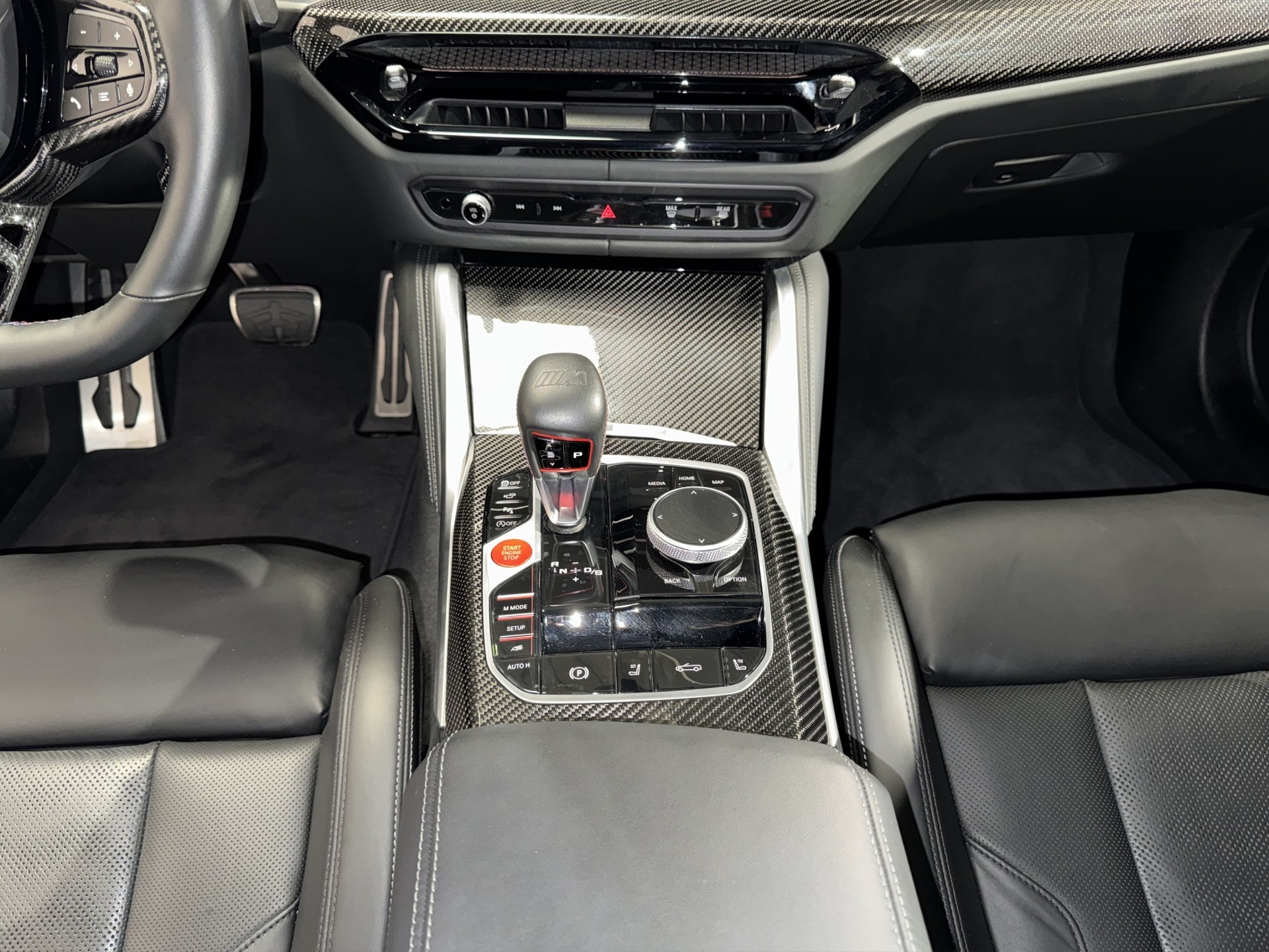 BMW M4 Competition xDrive Cabrio-image-18