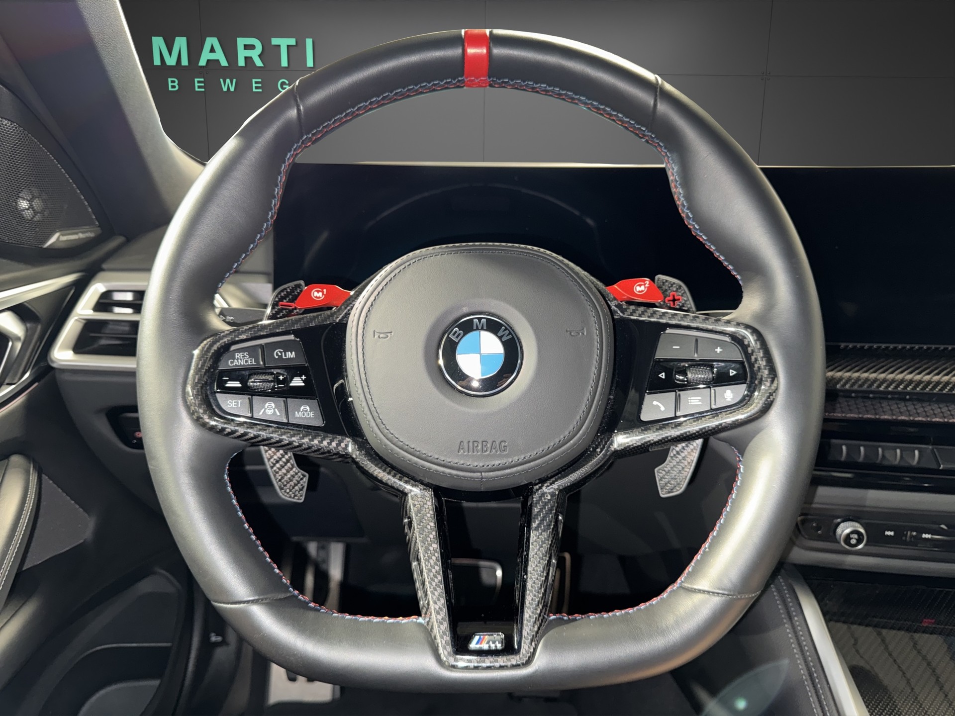 BMW M4 Competition xDrive Cabrio-image-13