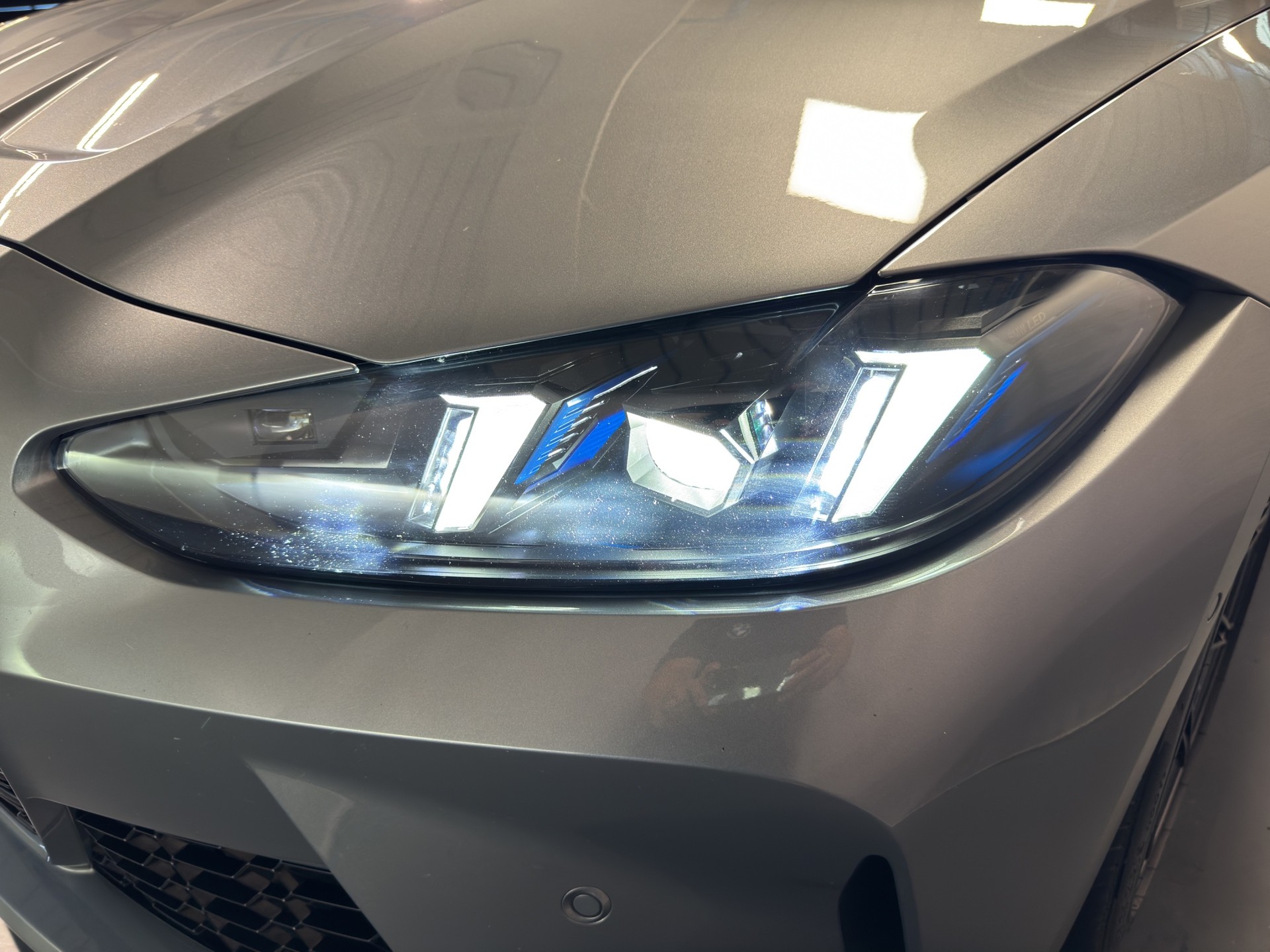 BMW M4 Competition xDrive Cabrio-image-6