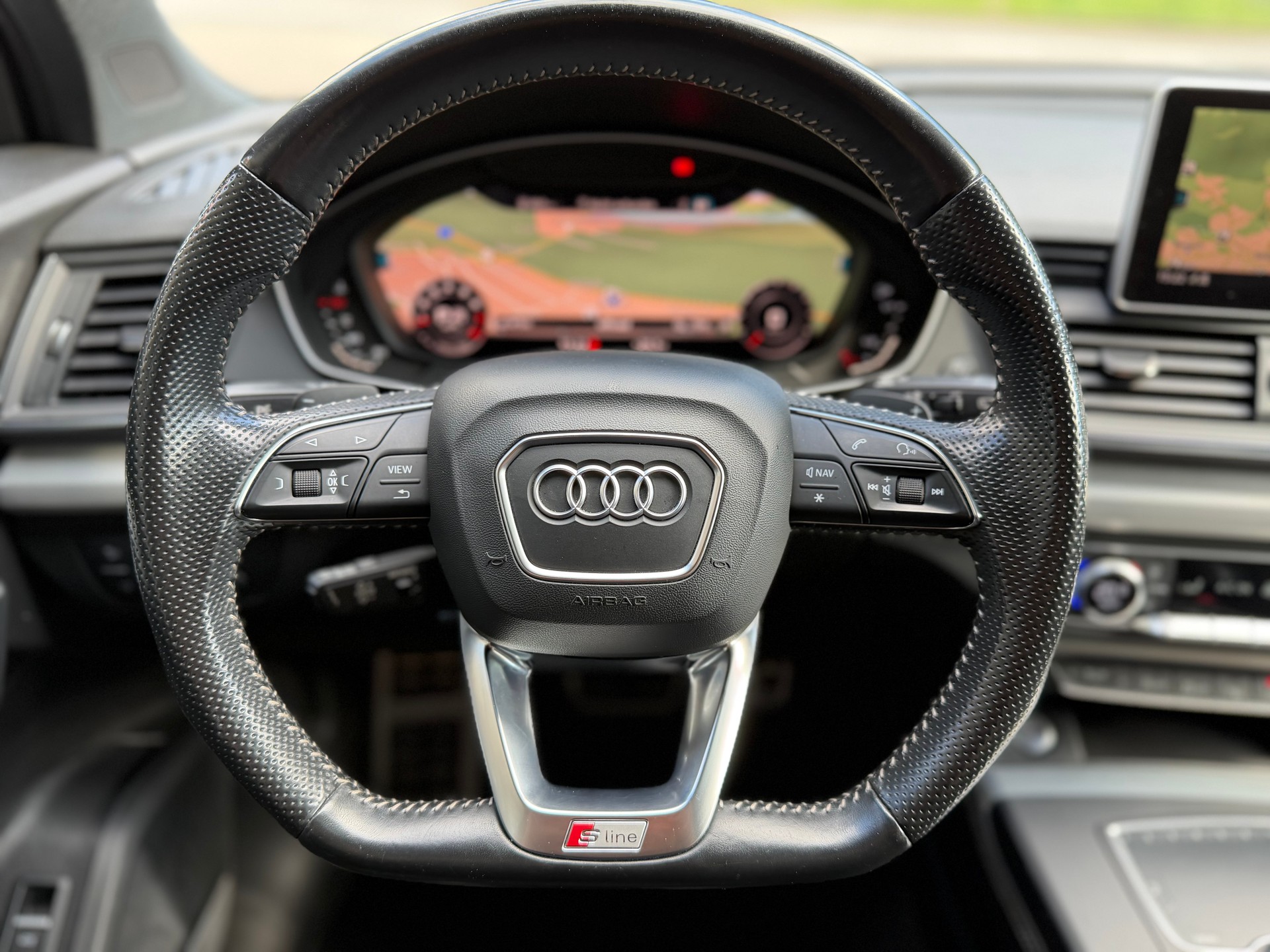 AUDI Q5 2.0 TFSI sport quattro S-tronic-image-11