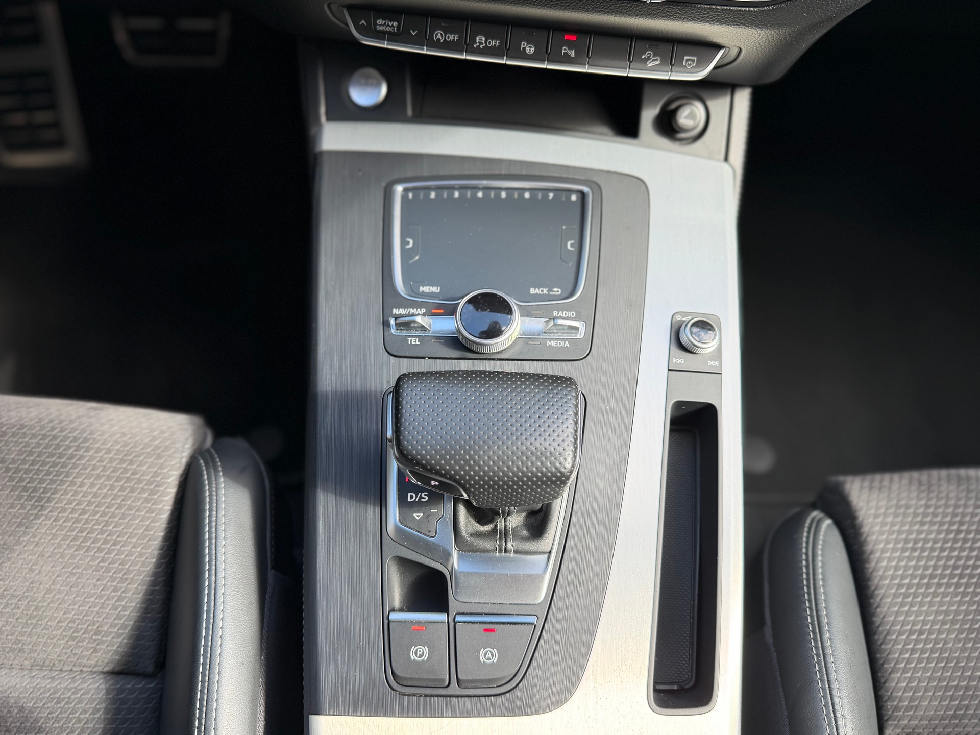 AUDI Q5 2.0 TFSI sport quattro S-tronic-image-17