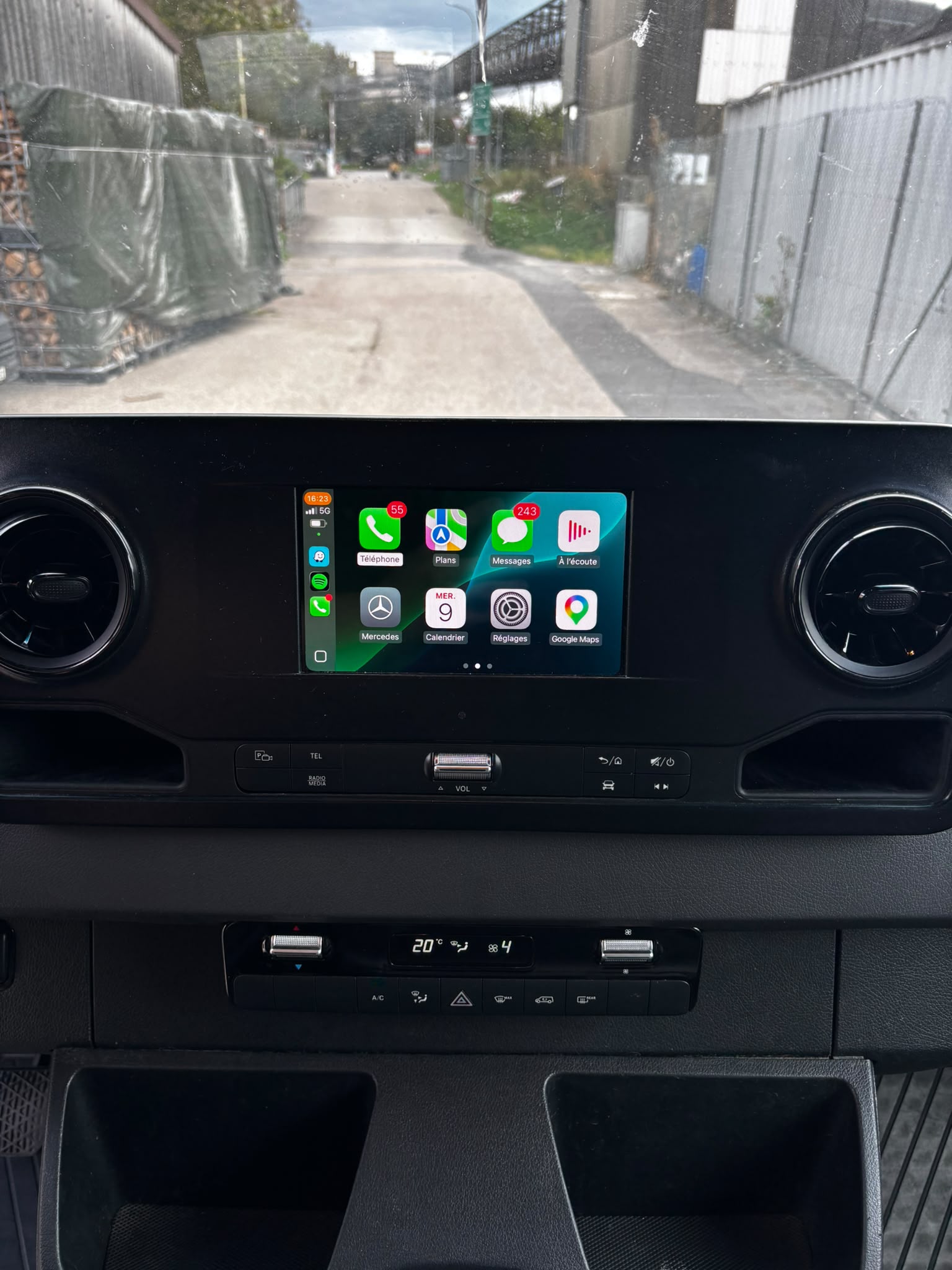 MERCEDES-BENZ Sprinter 211 CDI Standard 9G-TRONIC FWD-image-9