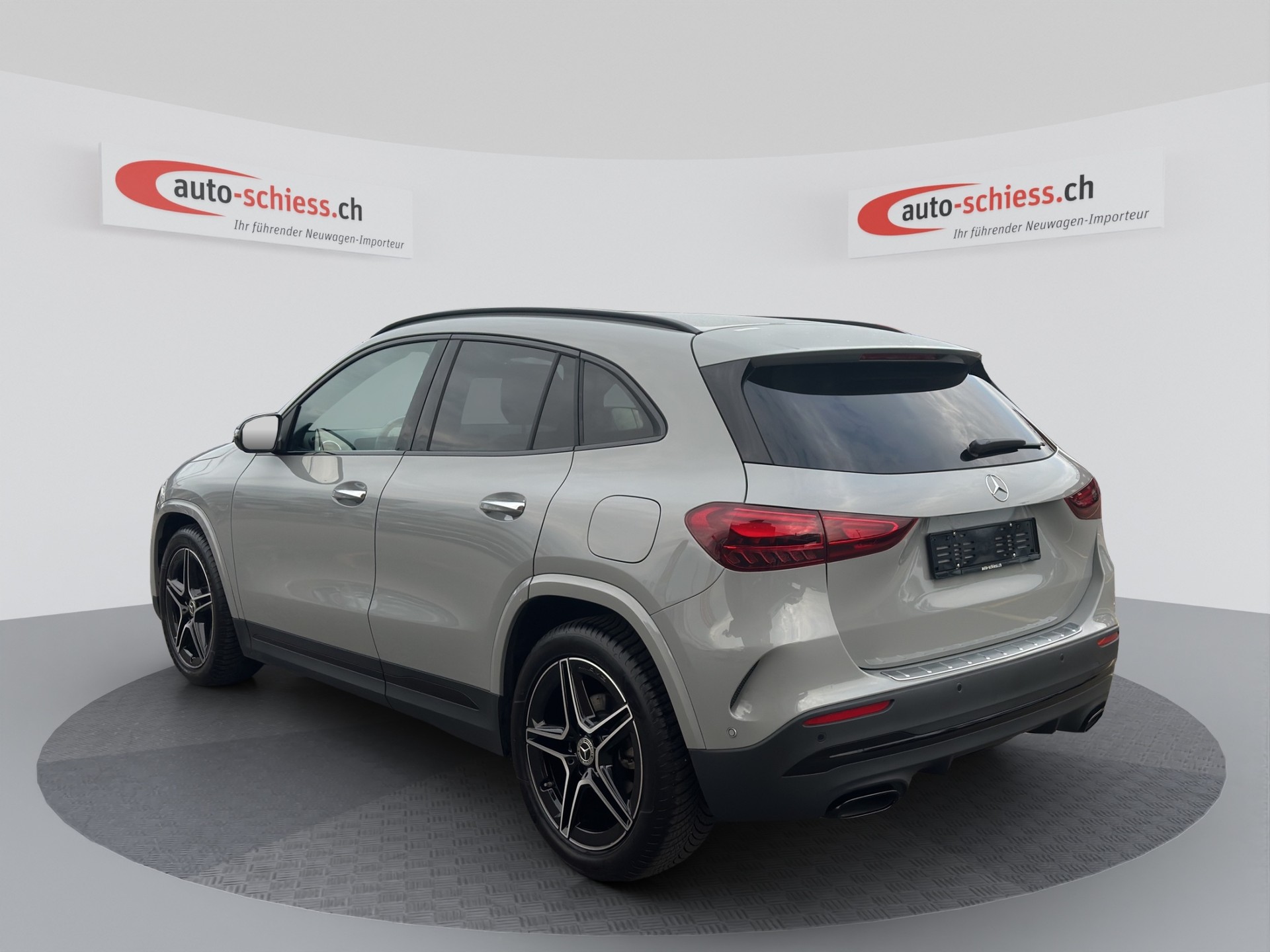 MERCEDES-BENZ GLA 200 AMG Line 7G-DCT Night-image-2