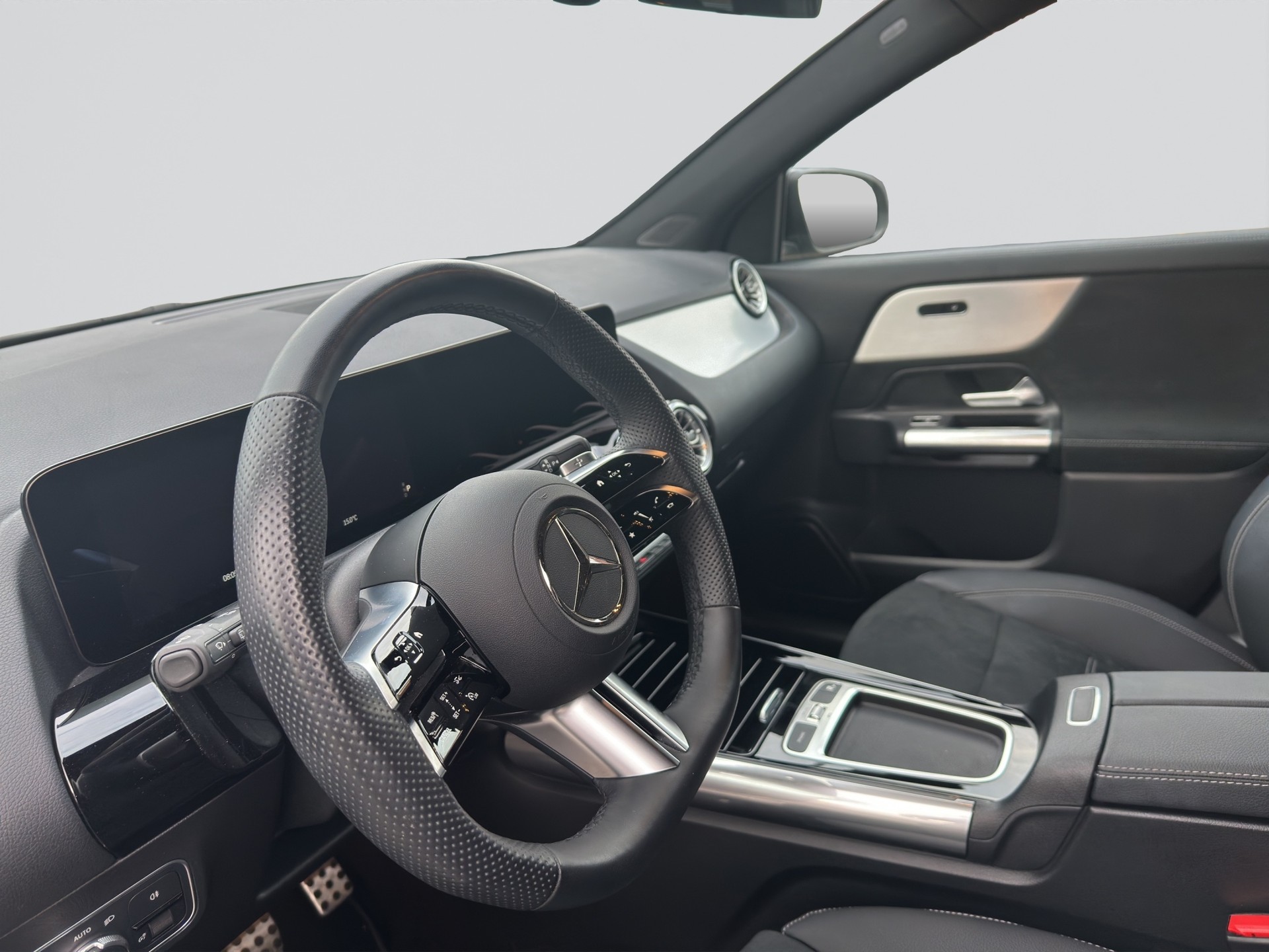 MERCEDES-BENZ GLA 200 AMG Line 7G-DCT Night-image-6