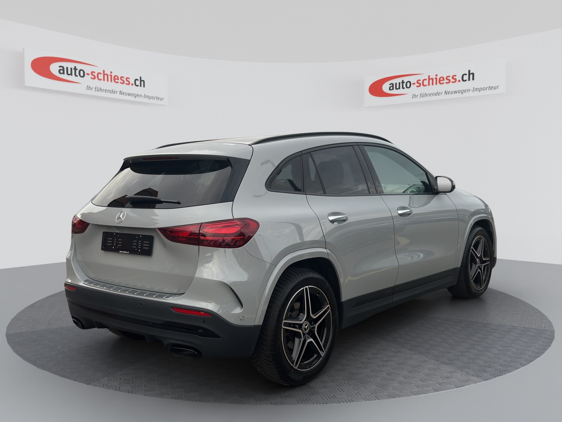 MERCEDES-BENZ GLA 200 AMG Line 7G-DCT Night-image-4
