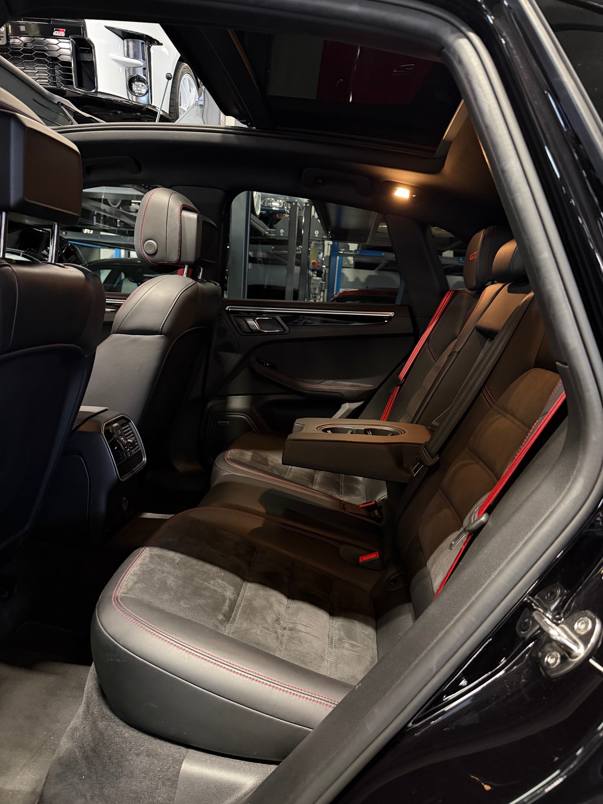 PORSCHE Macan GTS PDK-image-10