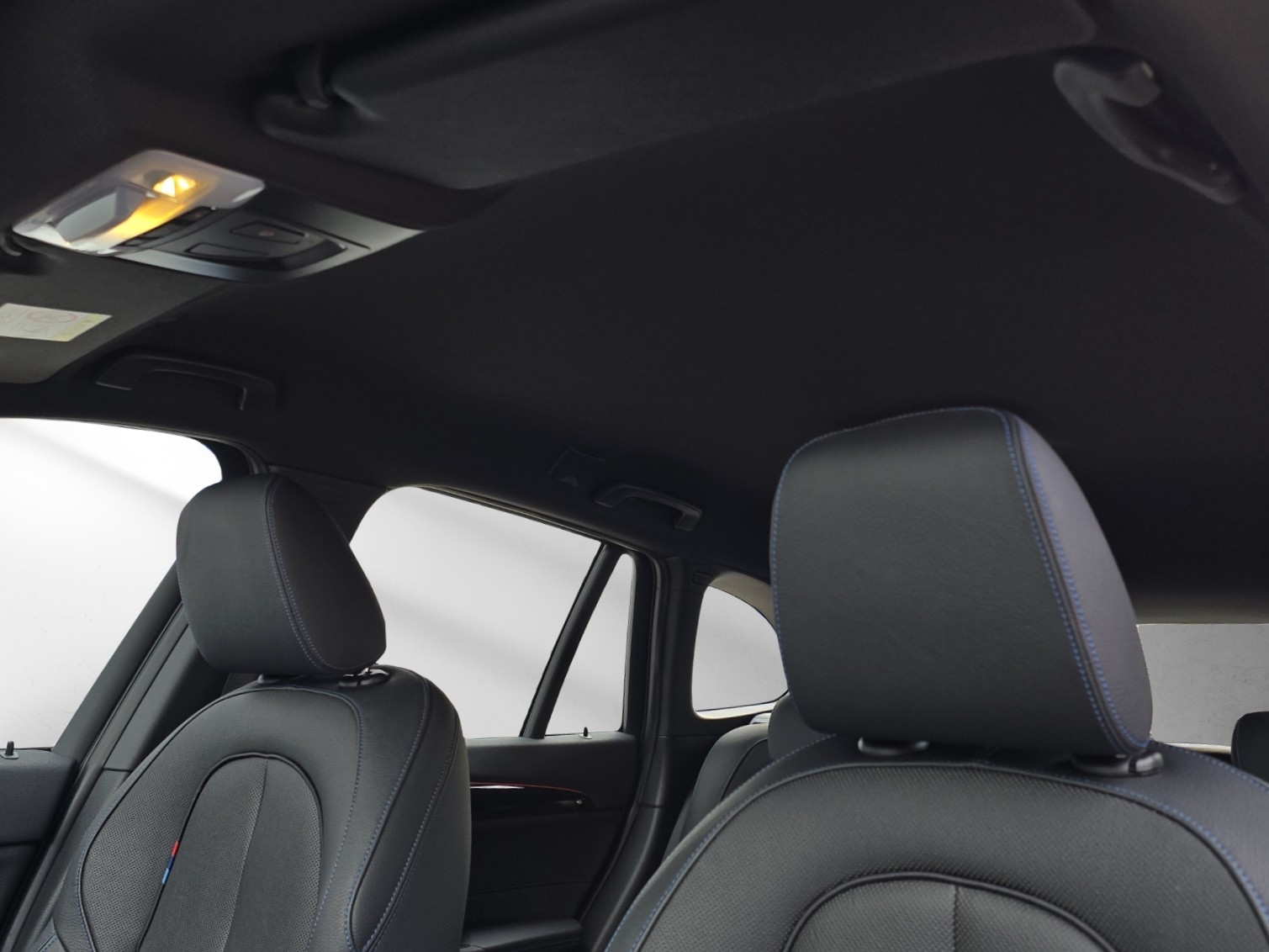 BMW X1 xDrive 20i M Sport Steptronic-image-15