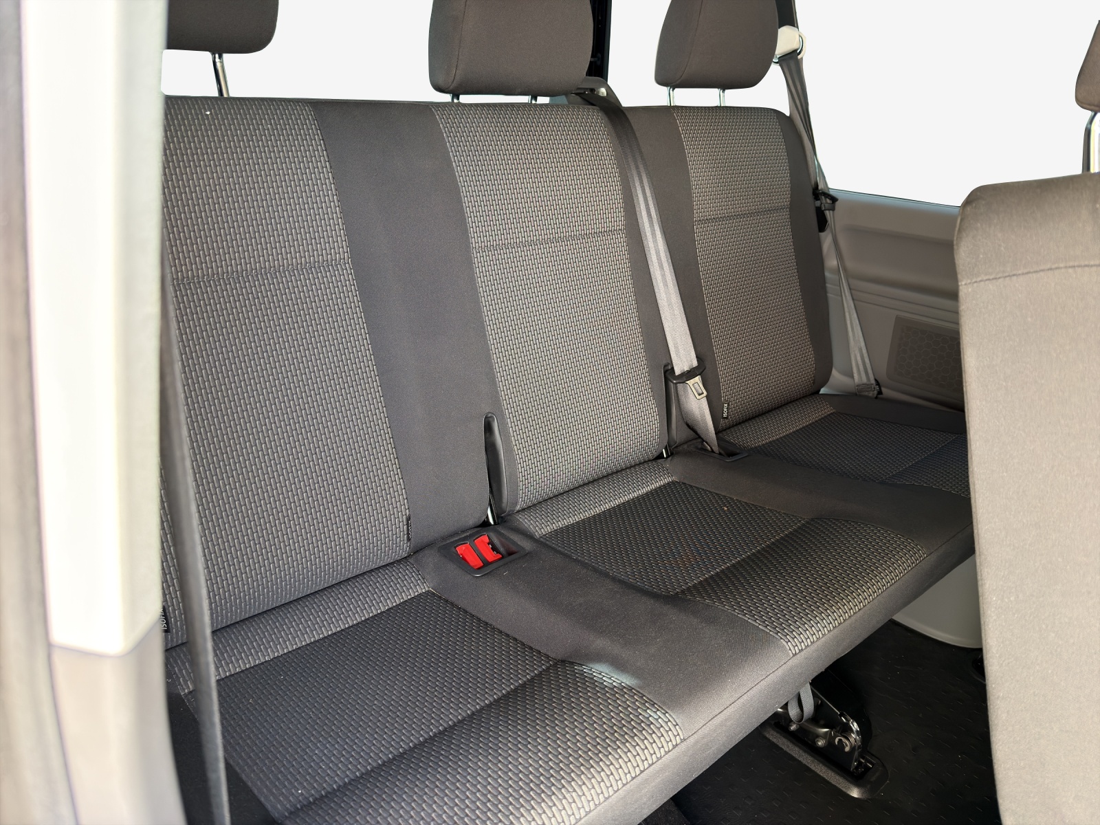 VW T6.1 2.0 TDI DSG-image-13