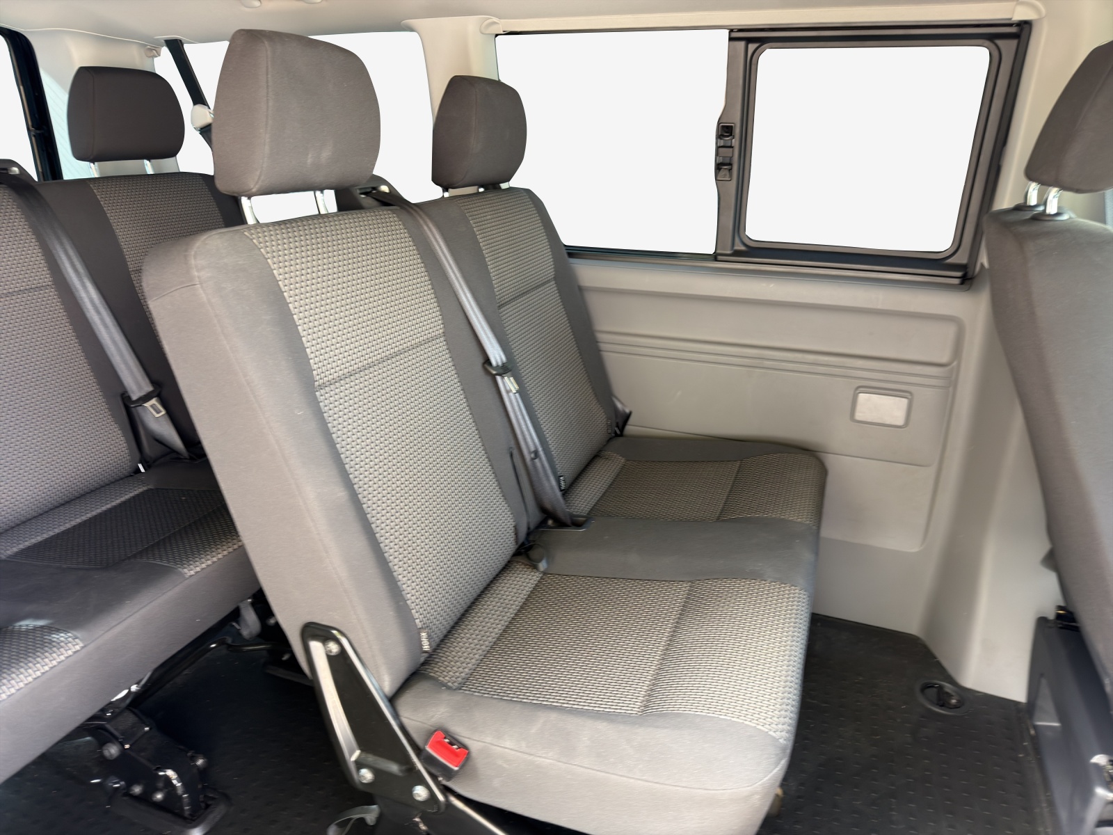 VW T6.1 2.0 TDI DSG-image-12