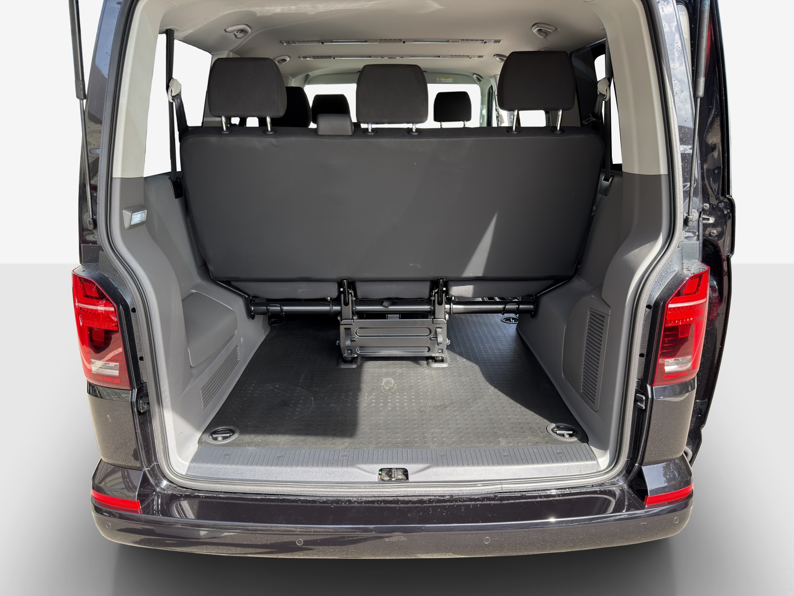VW T6.1 2.0 TDI DSG-image-14