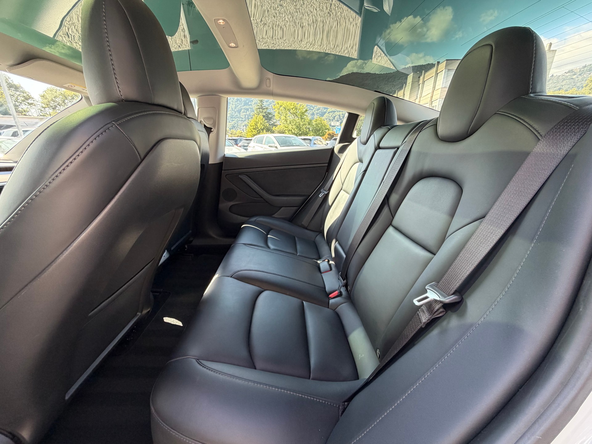 TESLA Model 3 Performance Dual Motor AWD-image-15