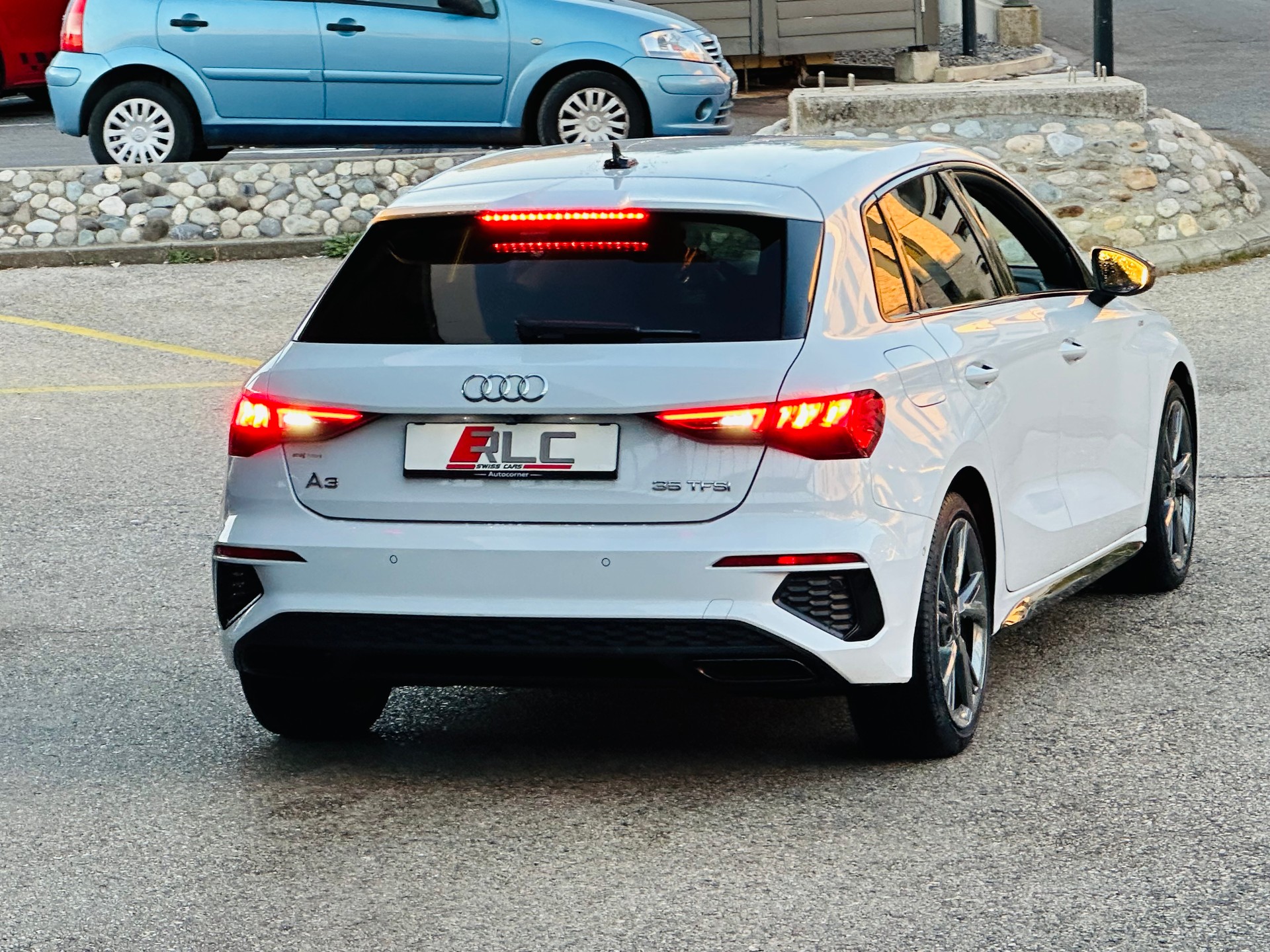 AUDI A3 Sportback 35 TFSI S line Attraction S-tronic-image-6