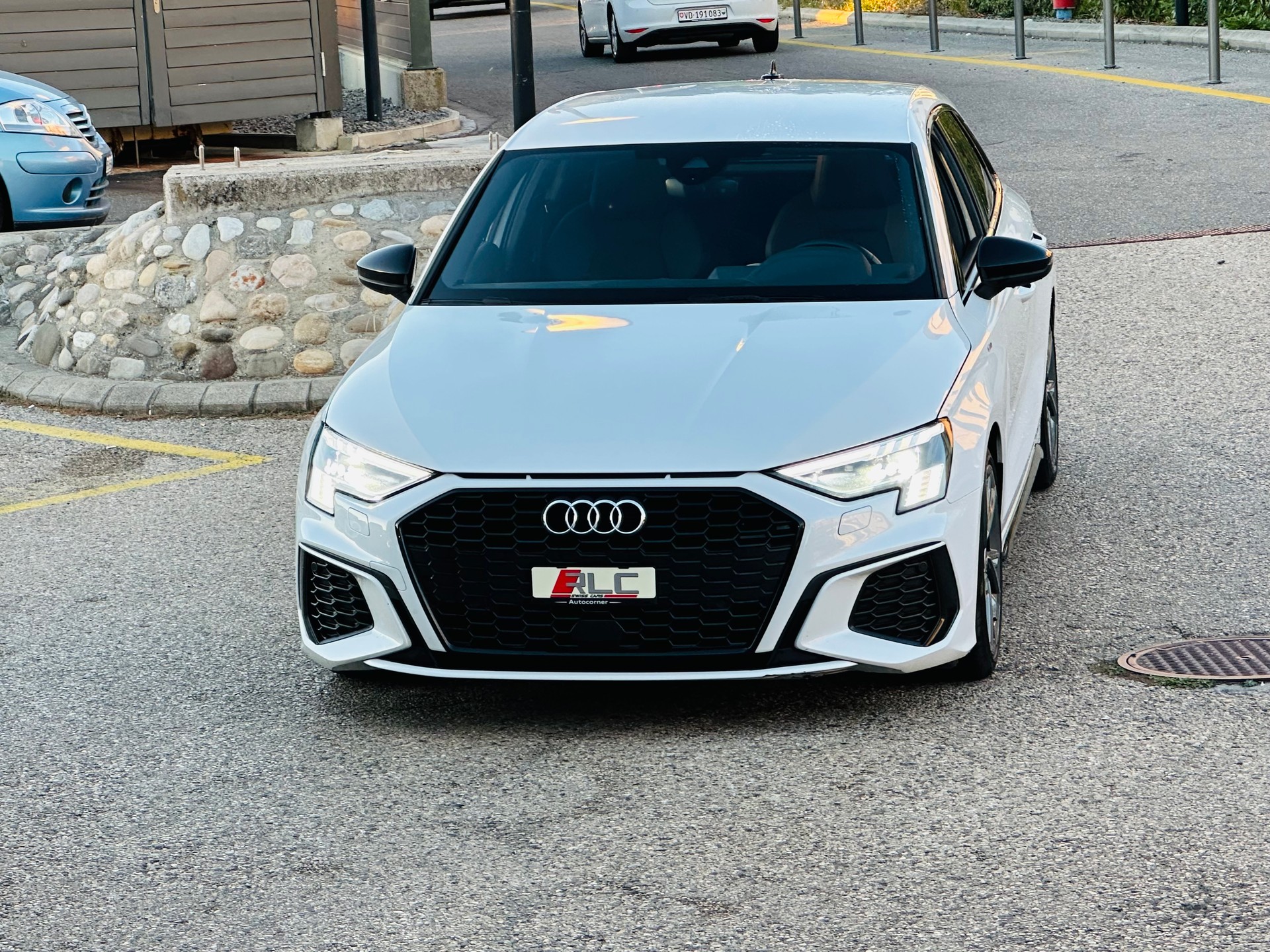AUDI A3 Sportback 35 TFSI S line Attraction S-tronic-image-4