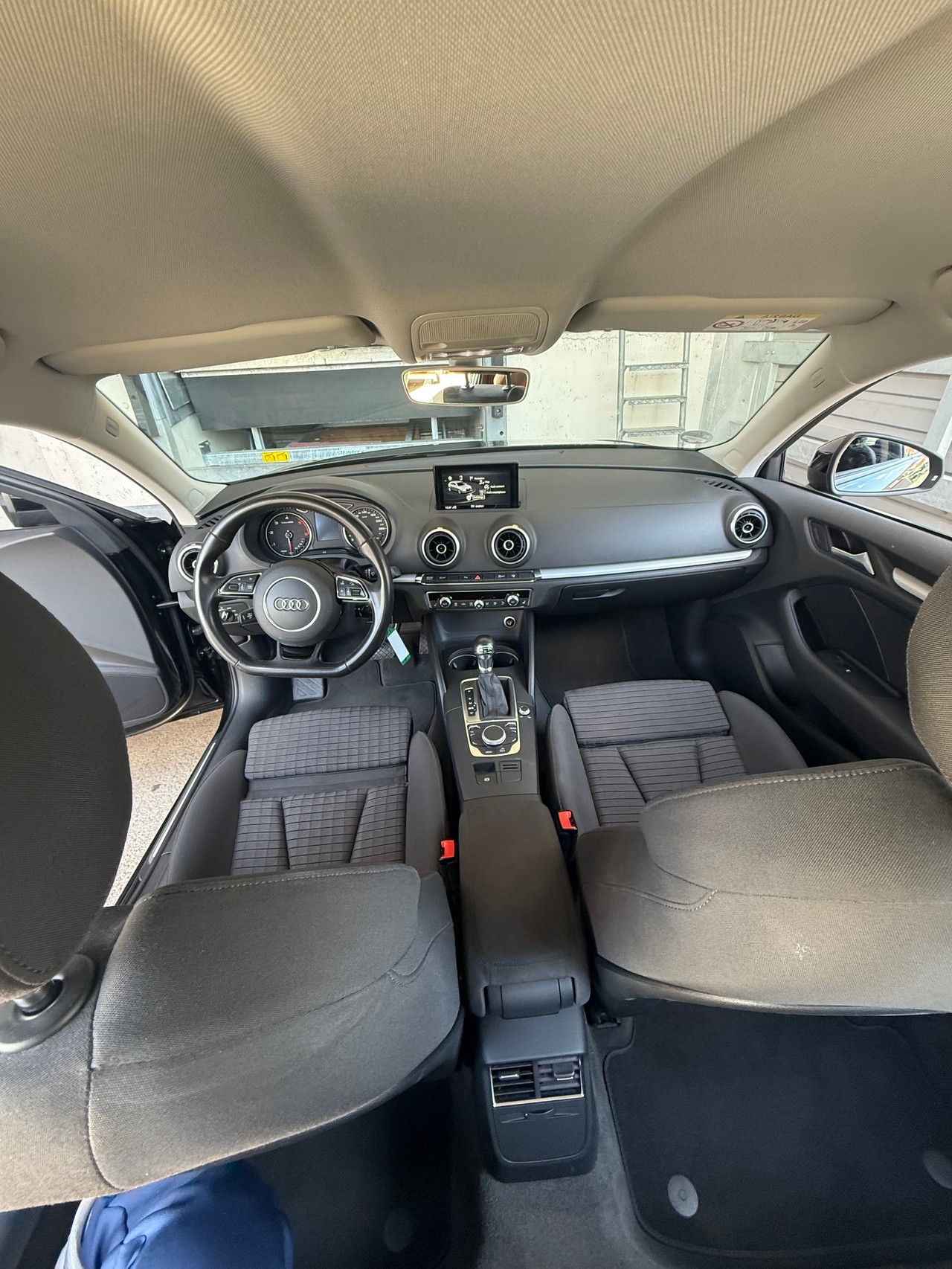 AUDI A3 2.0 TDI Ambition S-tronic-image-10