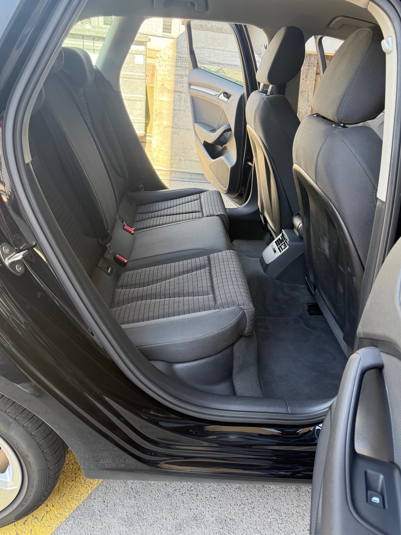AUDI A3 2.0 TDI Ambition S-tronic-image-9