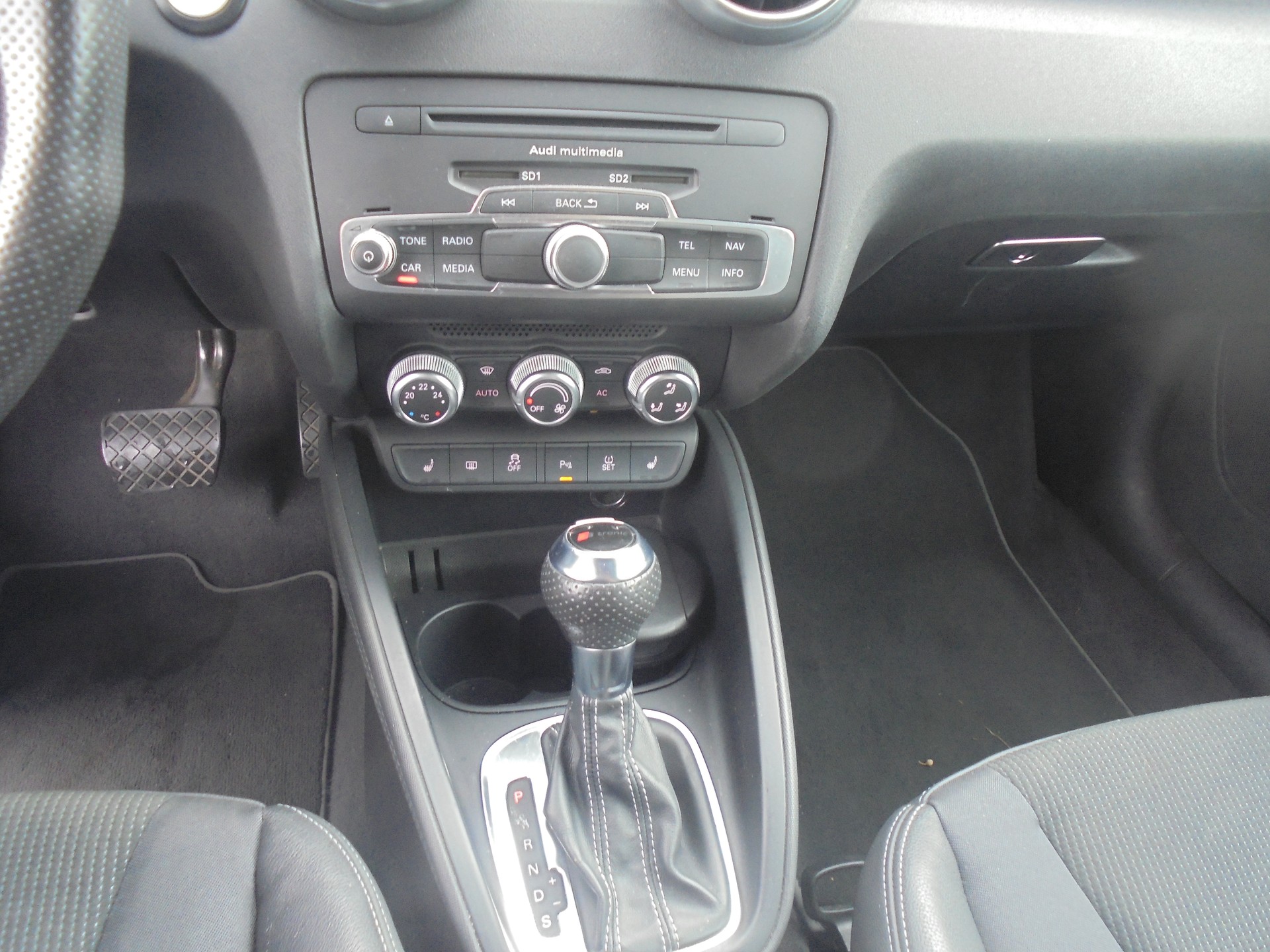 AUDI A1 Sport 1.4 TFSI Ambition S-tronic-image-8