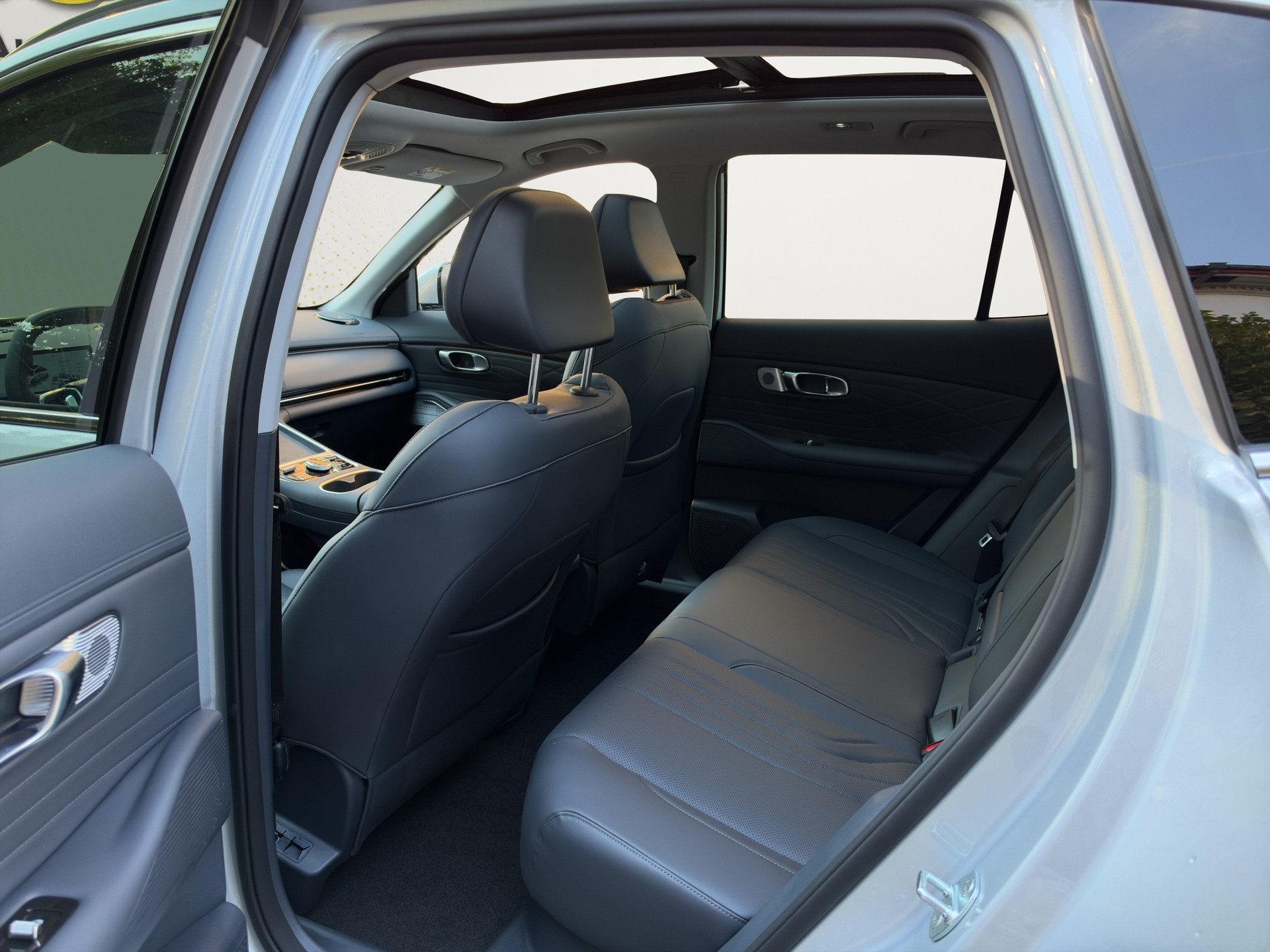 GEELY EM-i Max+ PHEV-image-13