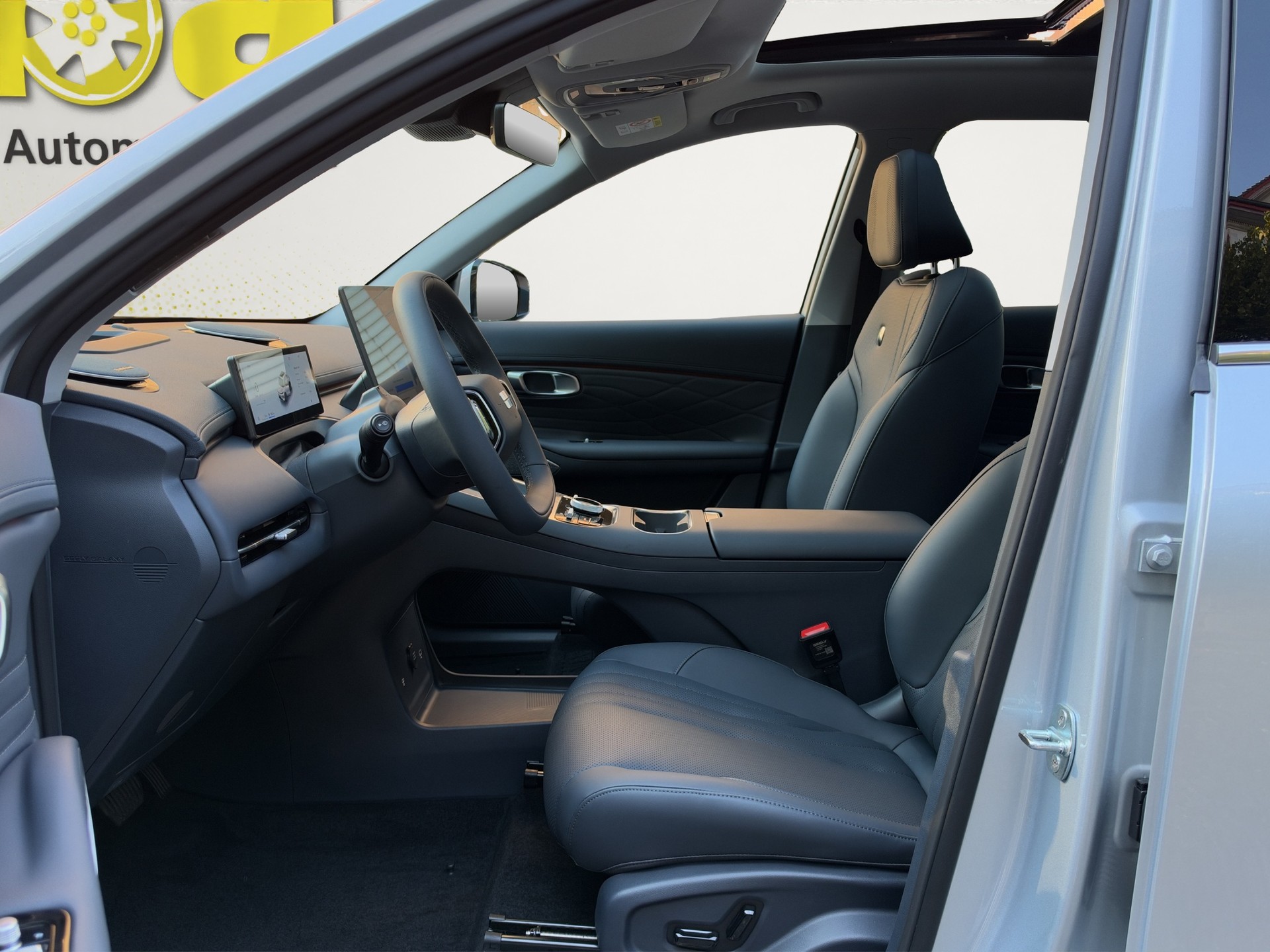 GEELY EM-i Max+ PHEV-image-11