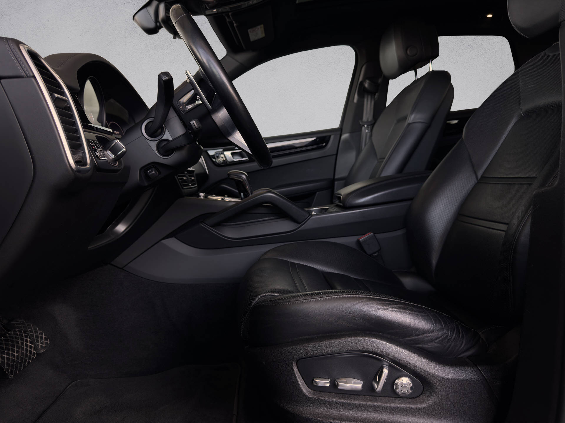 PORSCHE Cayenne E-Hybrid-image-7