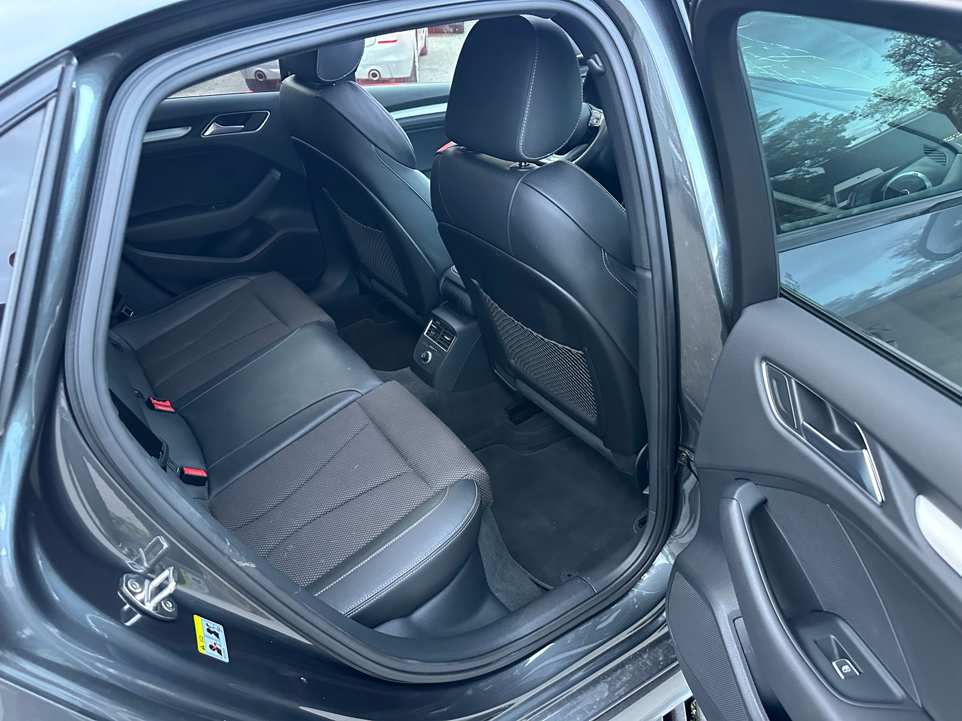 AUDI A3 Limousine 35 TDI Sport S-tronic-image-13